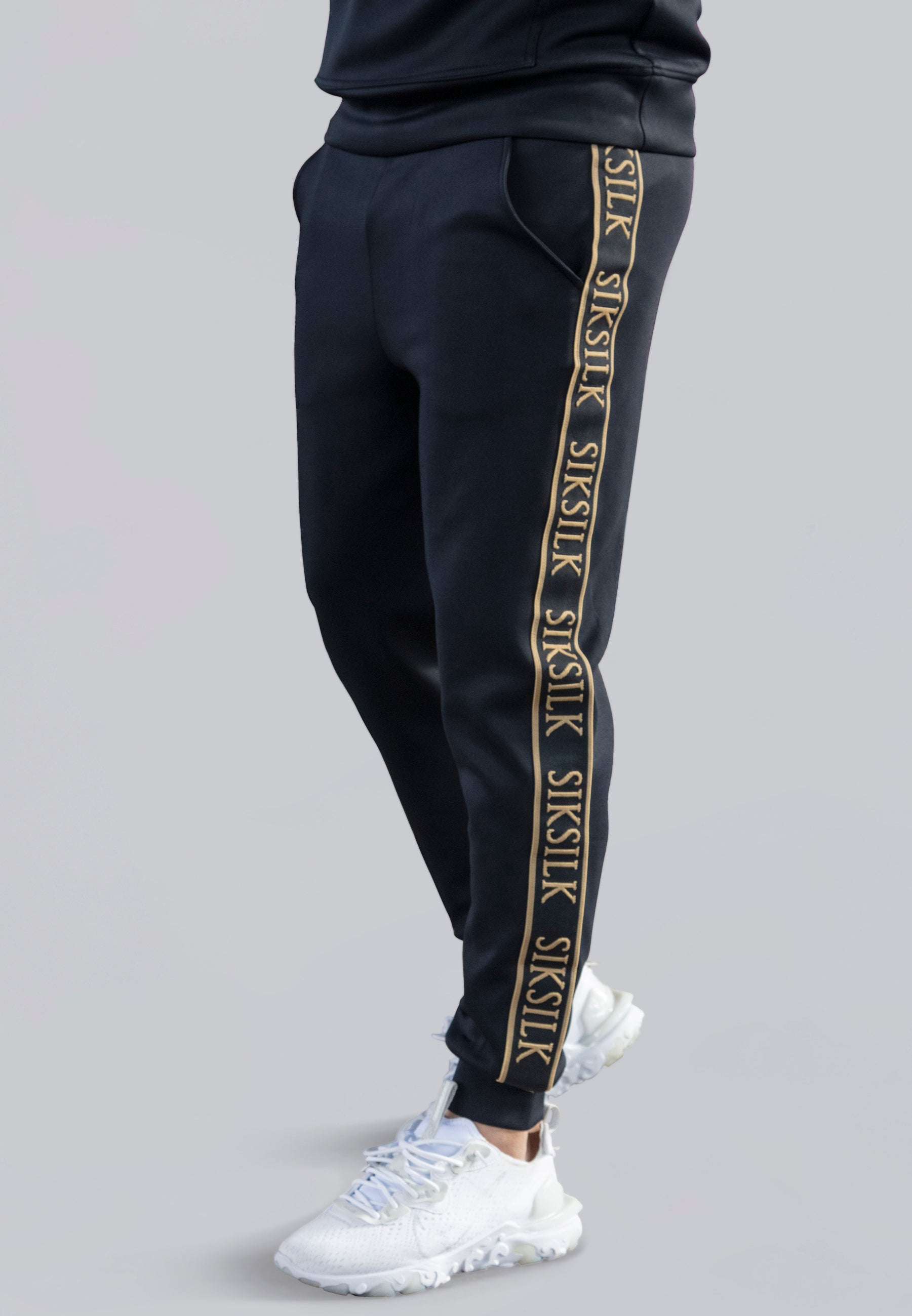 Joggers muscolosi in nero Pantaloni SikSilk   