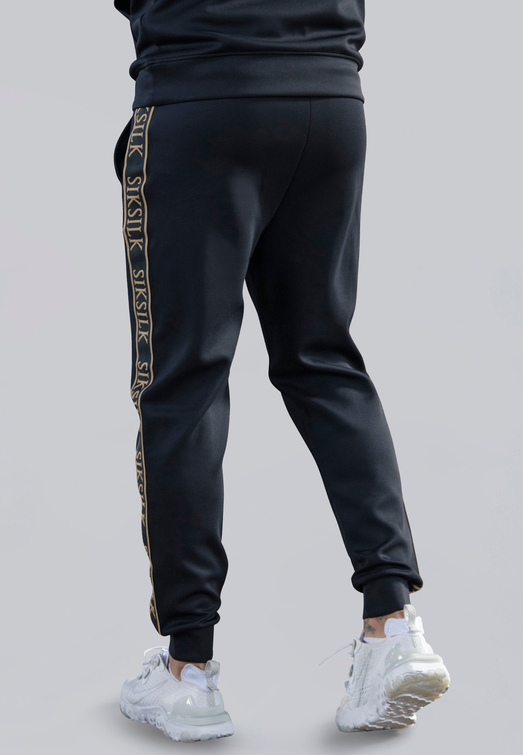 Joggers muscolosi in nero Pantaloni SikSilk   