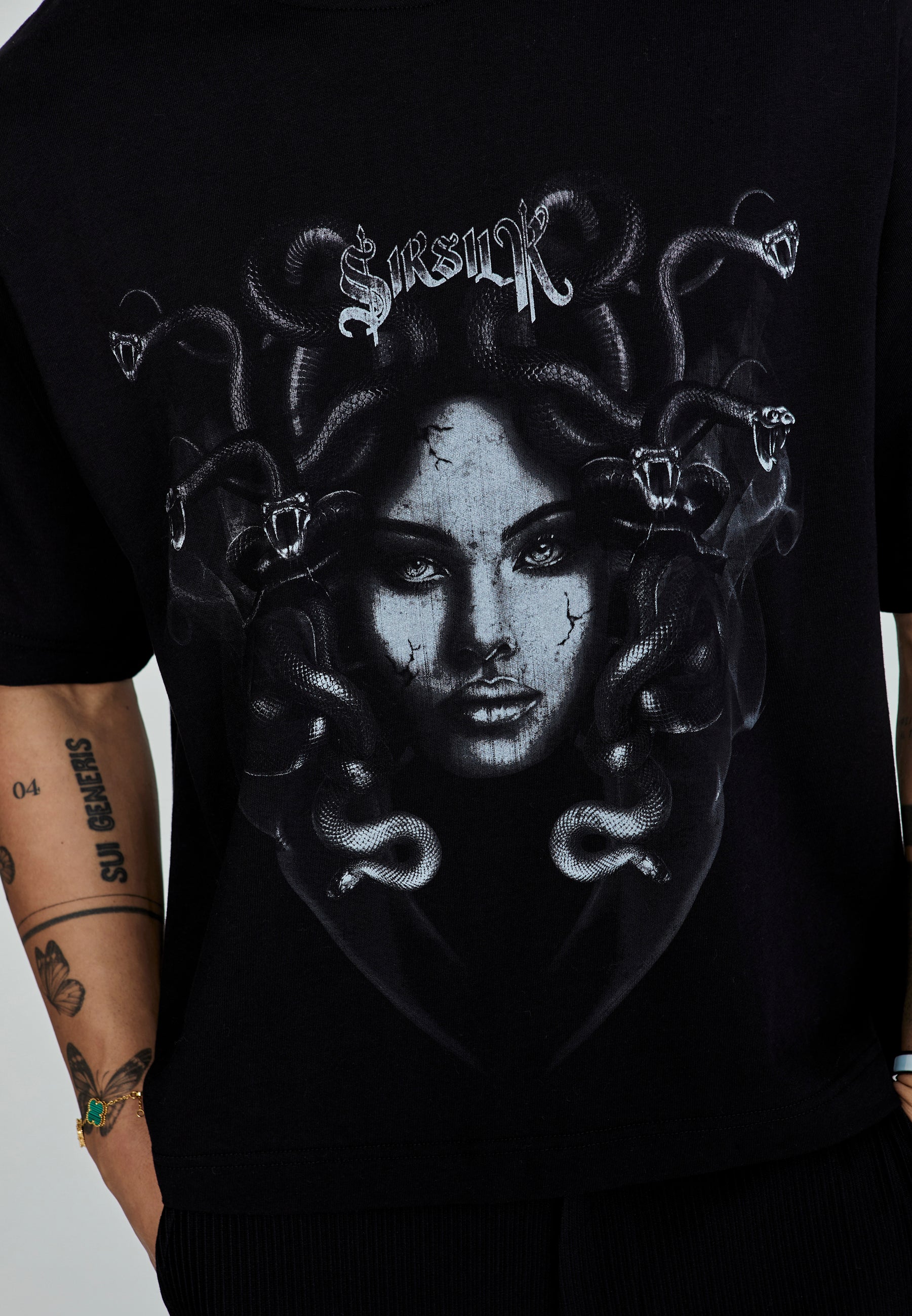 Maglietta Medusa in Nero Magliette SikSilk   