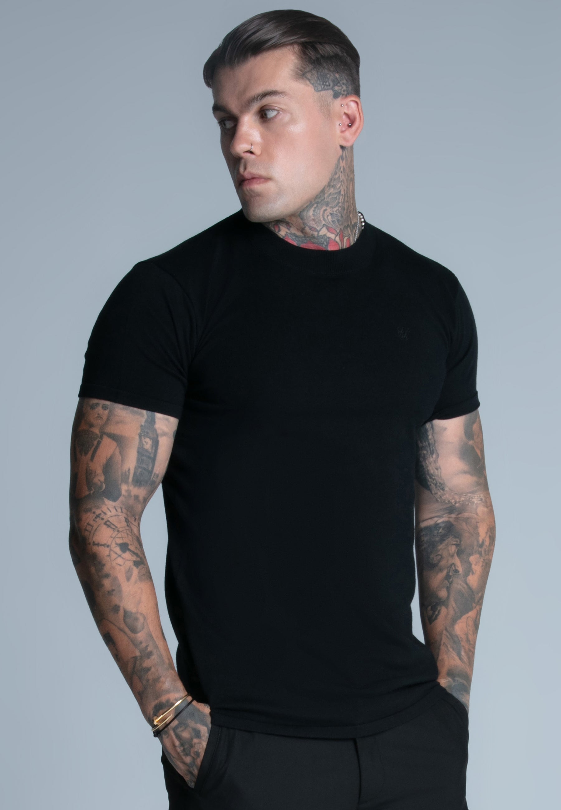 Maglietta Muscle Fit in nero Magliette SikSilk
