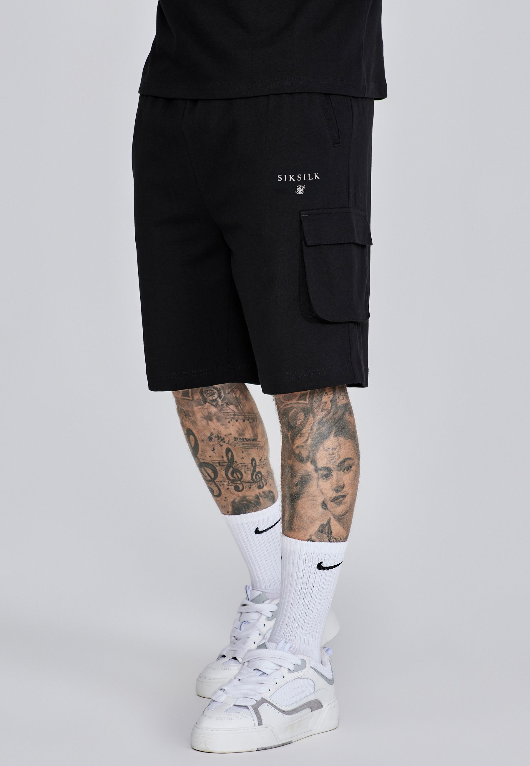 Set di maglietta e pantaloncini neri SikSilk