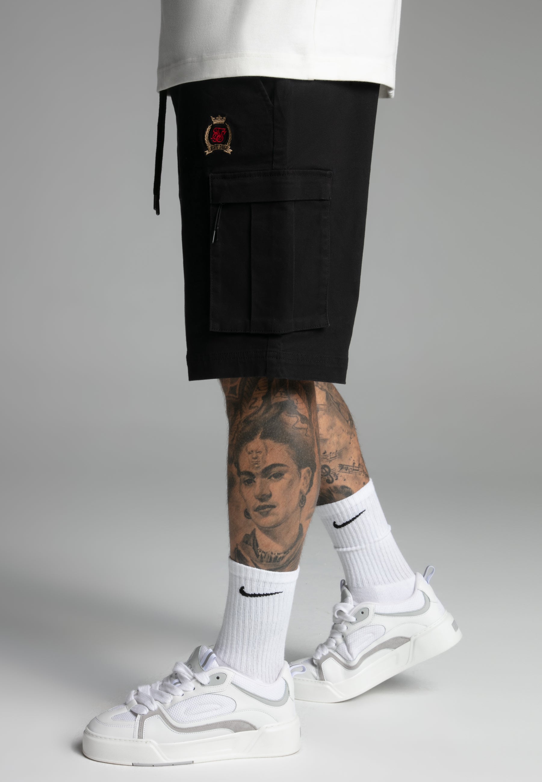 Pantaloncini Cargo in nero SikSilk