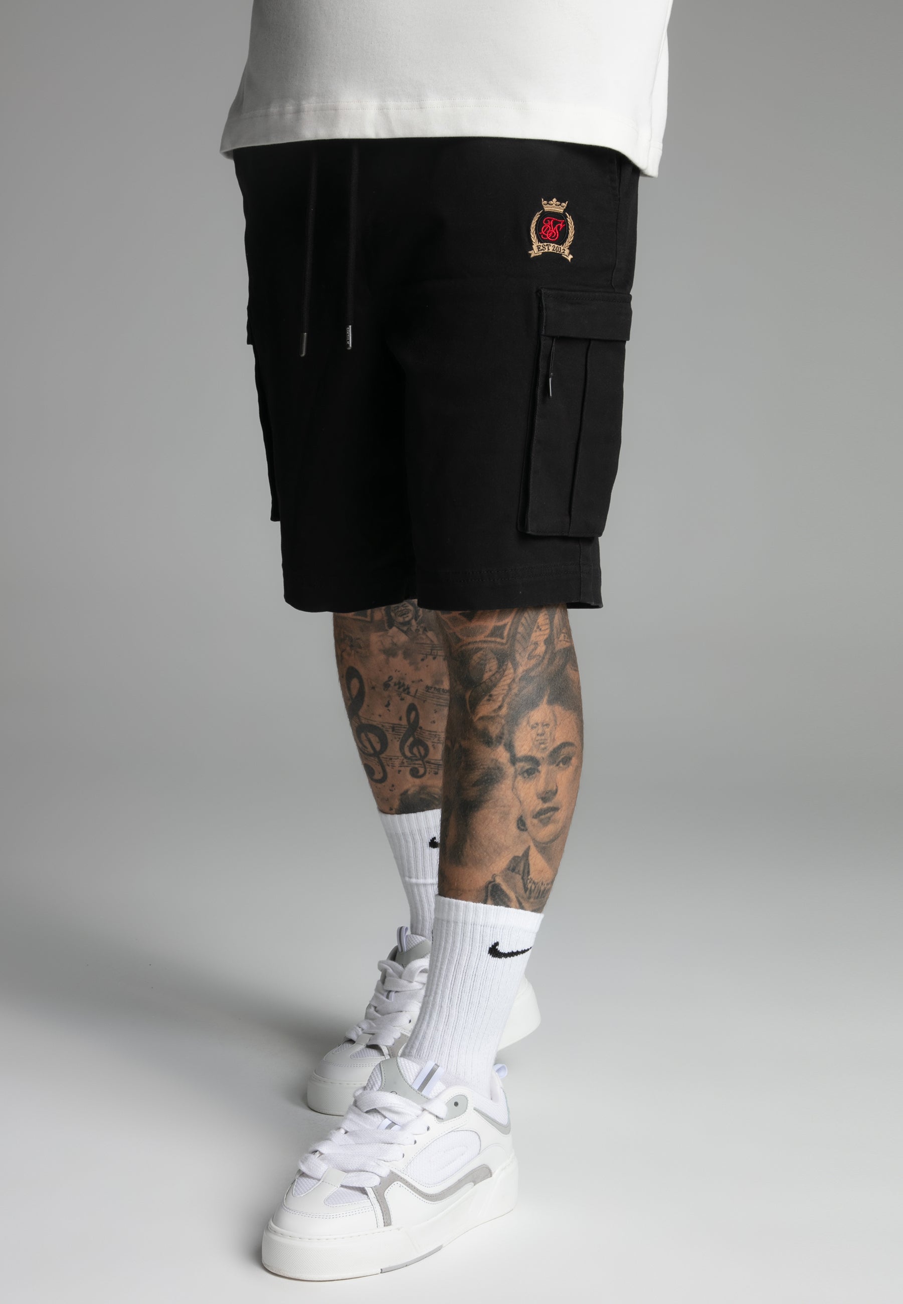 Pantaloncini Cargo in nero SikSilk