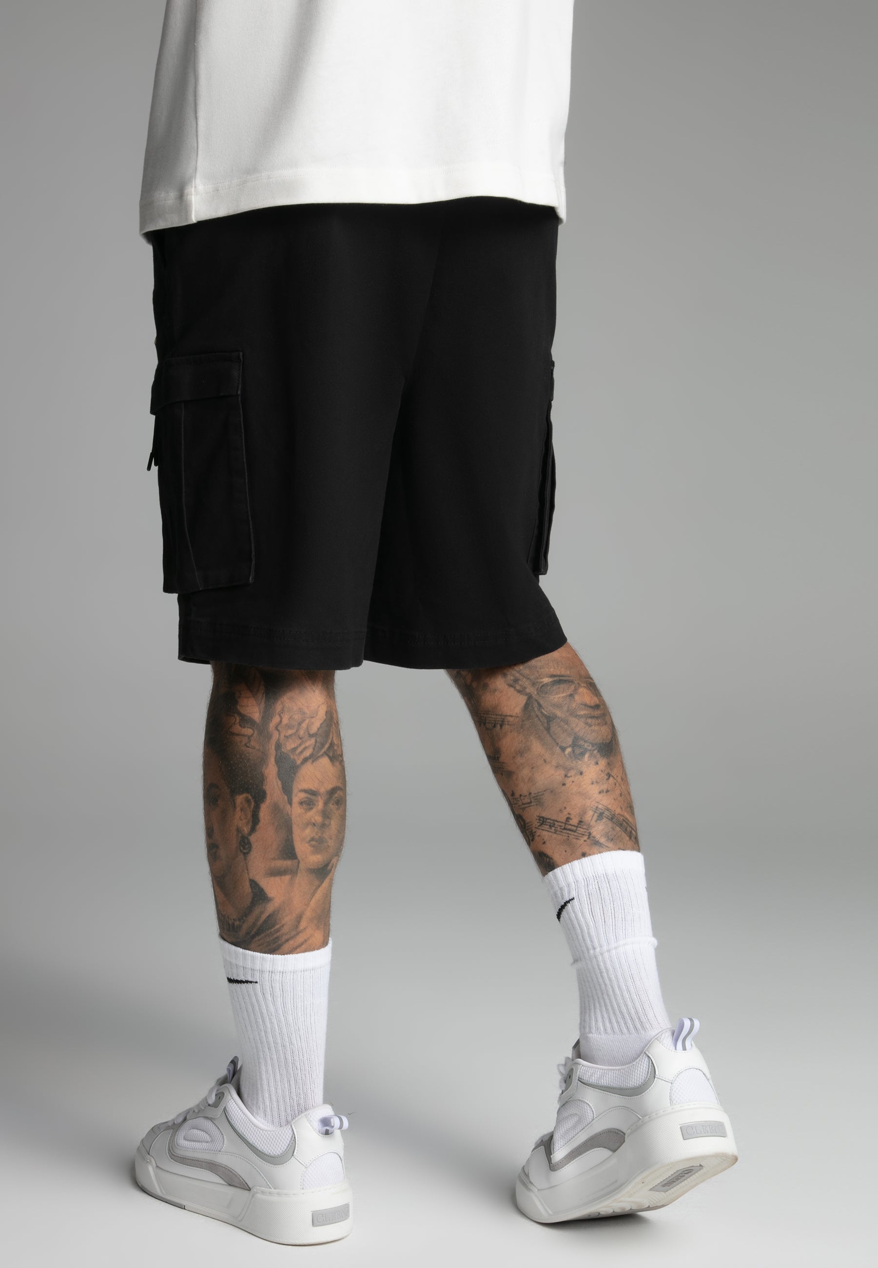 Pantaloncini Cargo in nero SikSilk