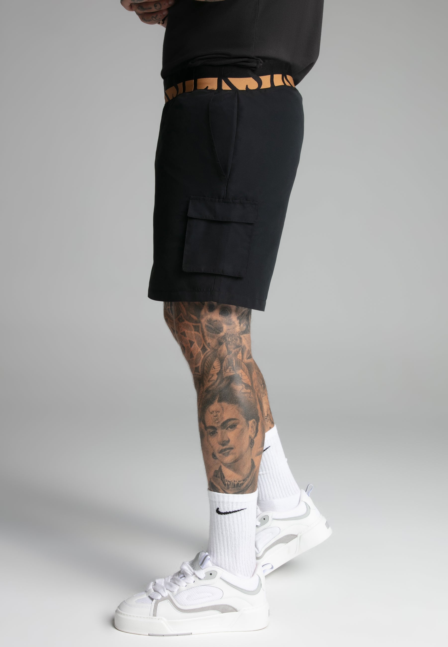 Pantaloncini da bagno Cargo in nero Pantaloncini da bagno SikSilk