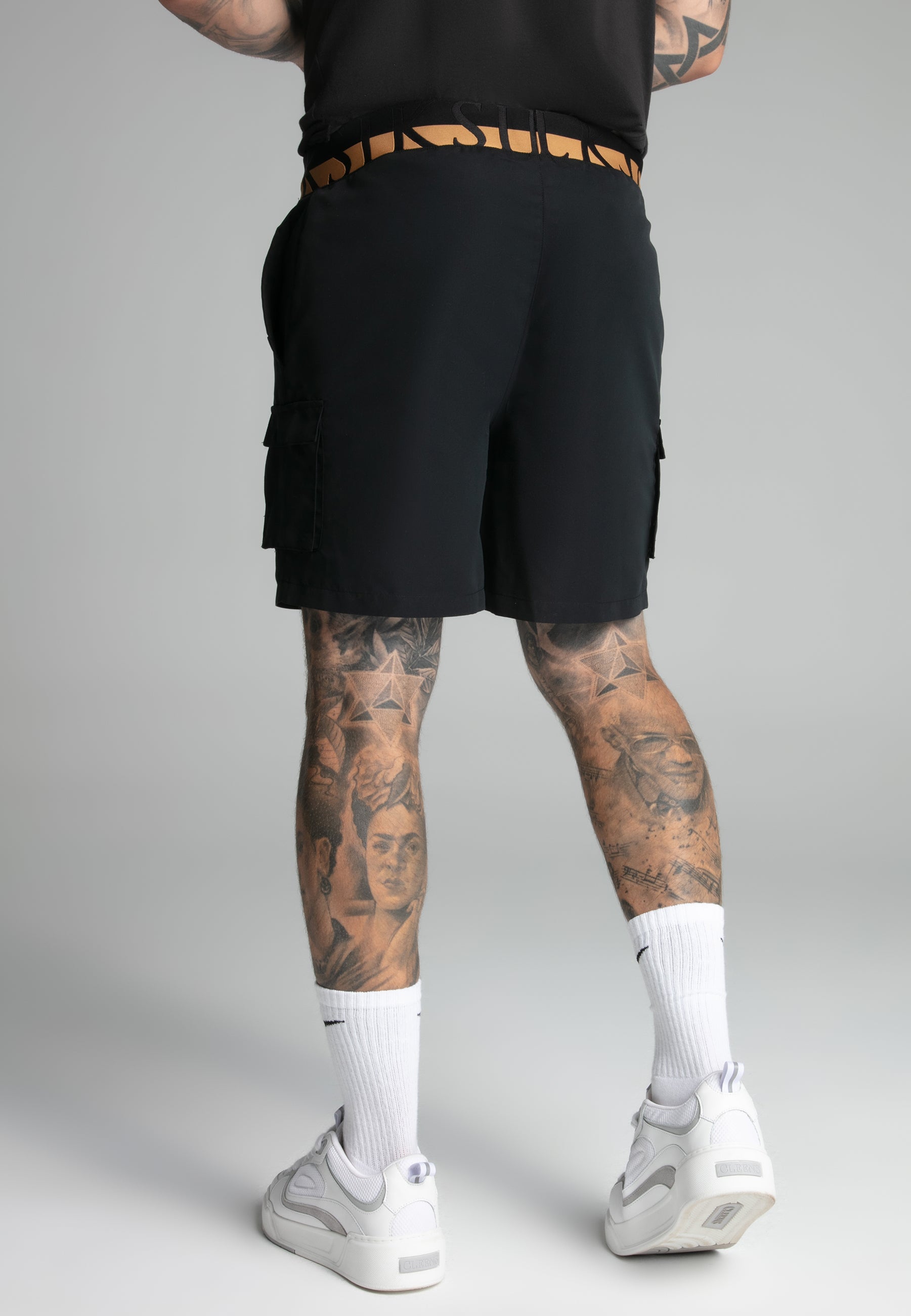 Pantaloncini da bagno Cargo in nero Pantaloncini da bagno SikSilk