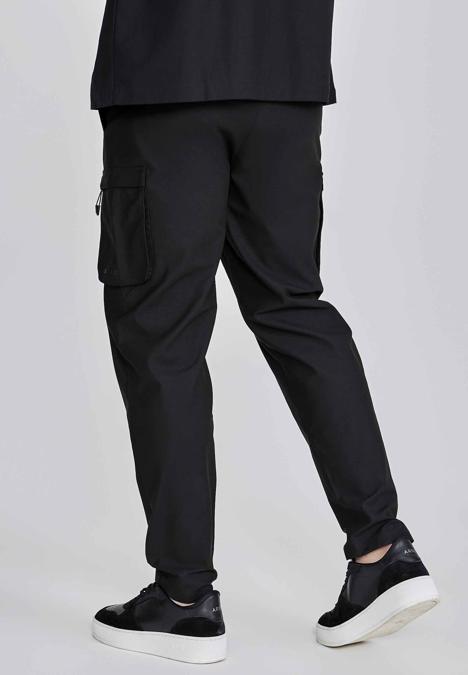 Pantaloni cargo eleganti in nero Pantaloni SikSilk