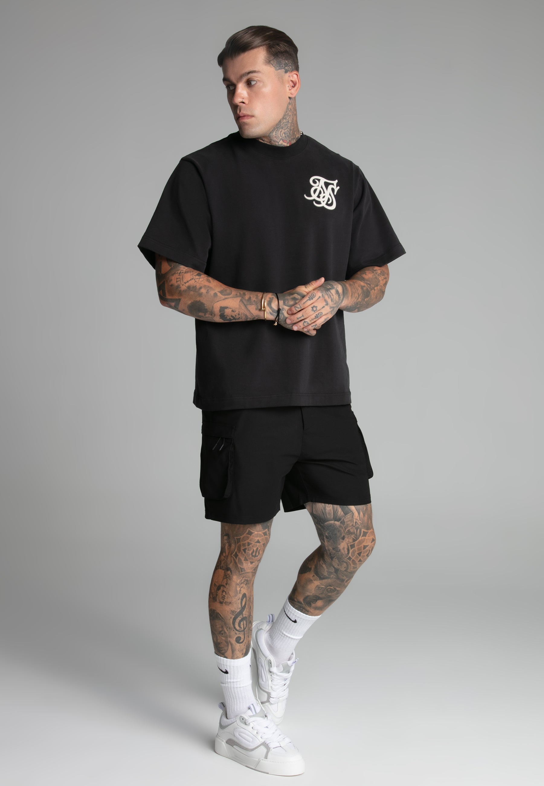 Pantaloncini Cargo eleganti in nero Pantaloncini SikSilk