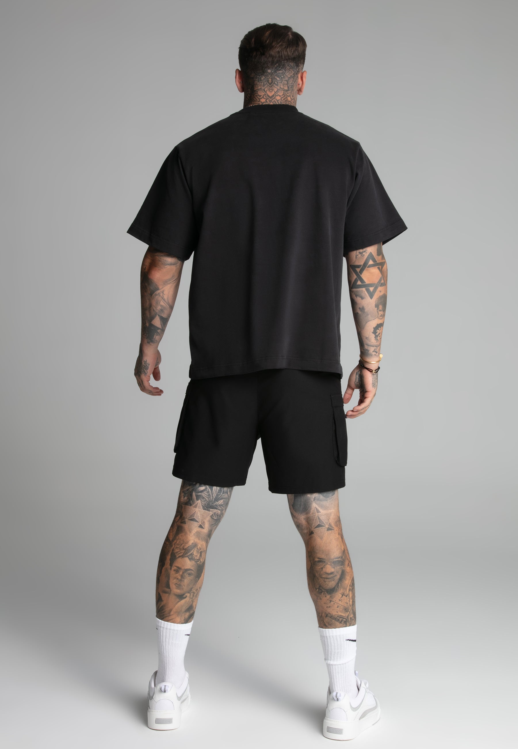Pantaloncini Cargo eleganti in nero Pantaloncini SikSilk