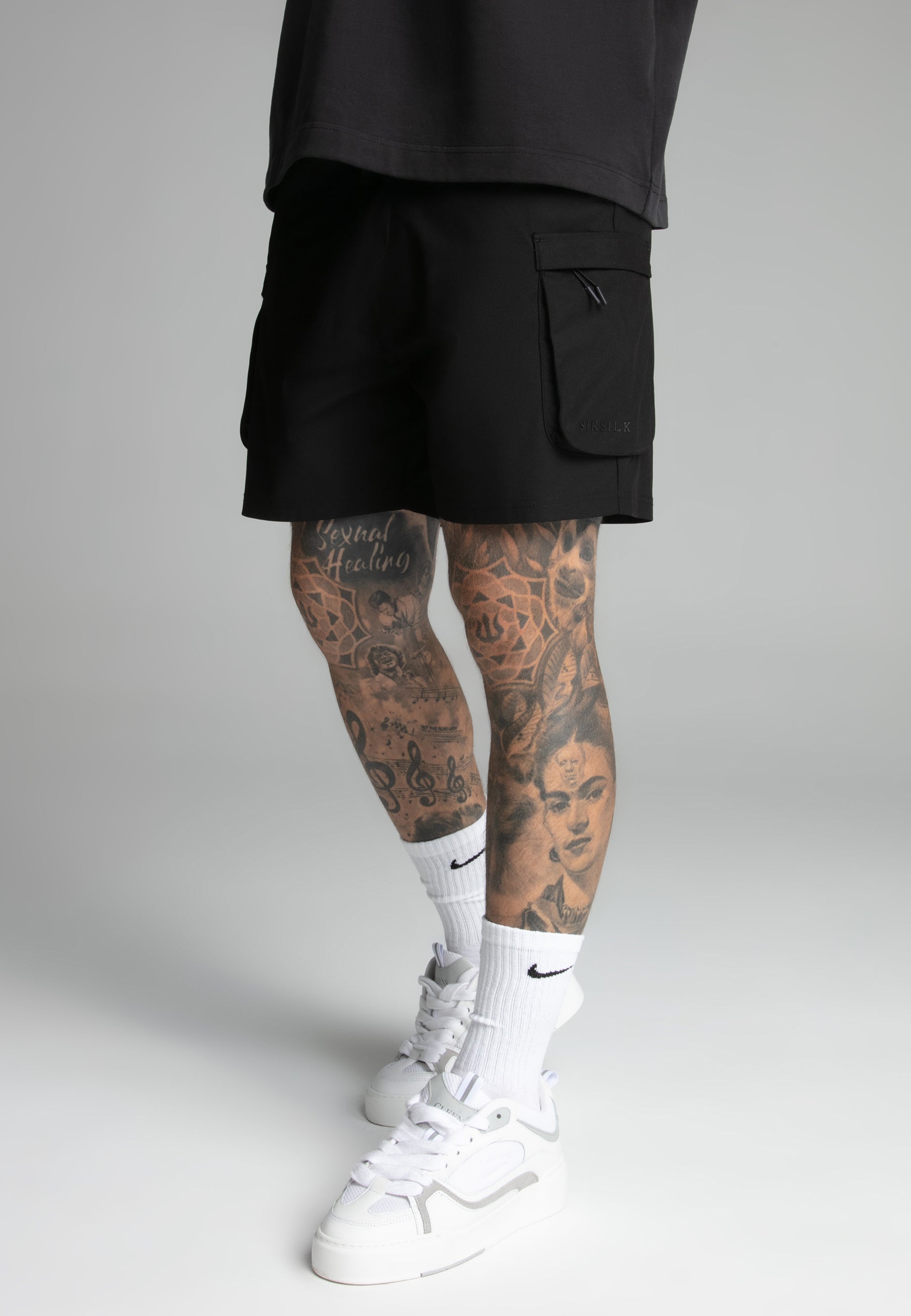 Pantaloncini Cargo eleganti in nero Pantaloncini SikSilk