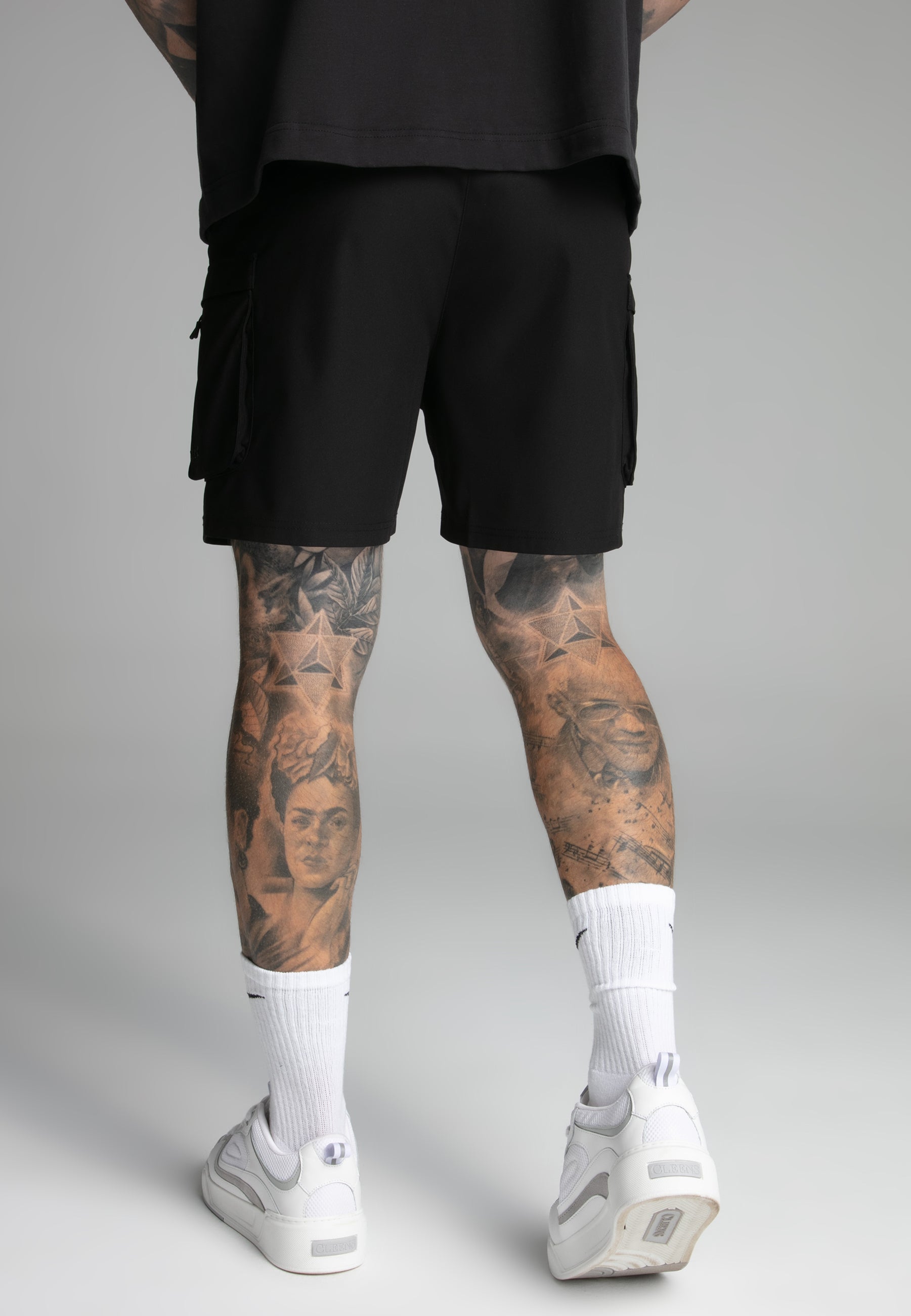 Pantaloncini Cargo eleganti in nero Pantaloncini SikSilk