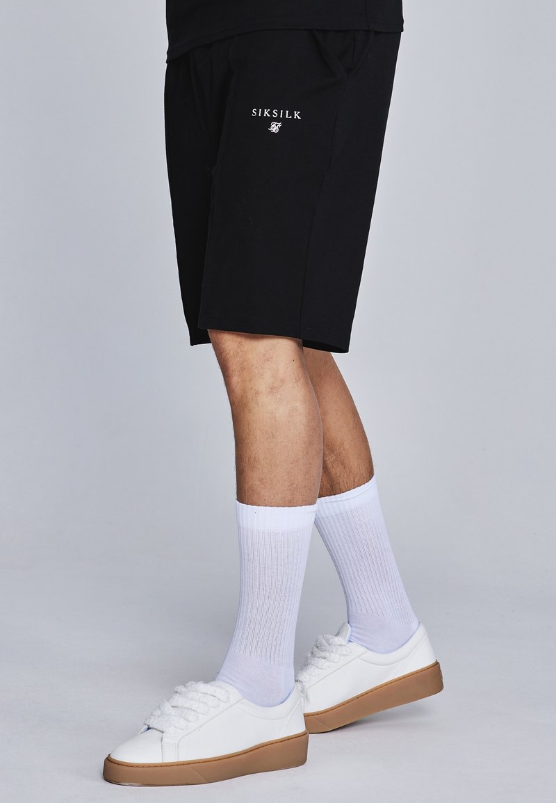 Set polo e pantaloncini in nero SikSilk