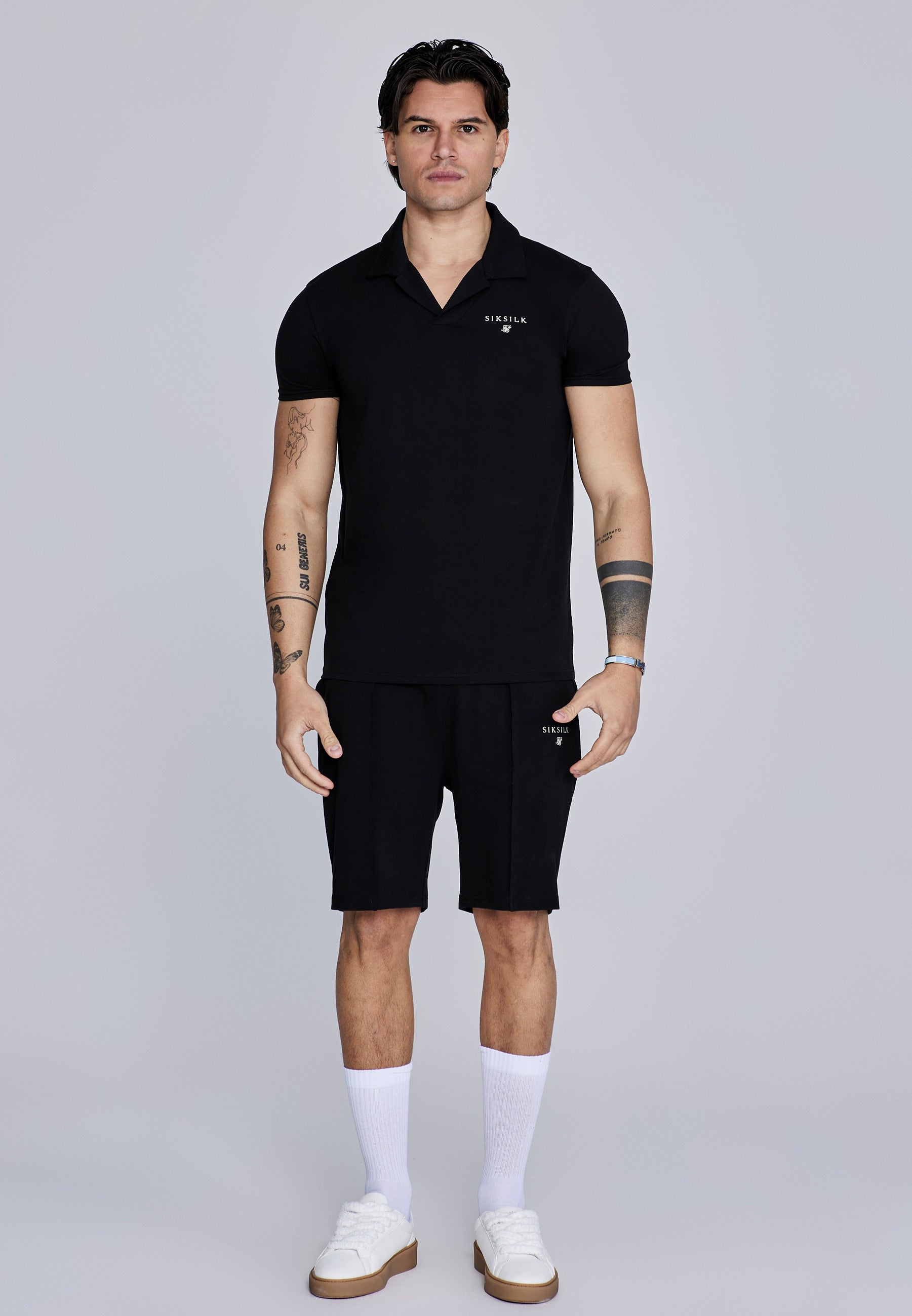 Set polo e pantaloncini in nero SikSilk