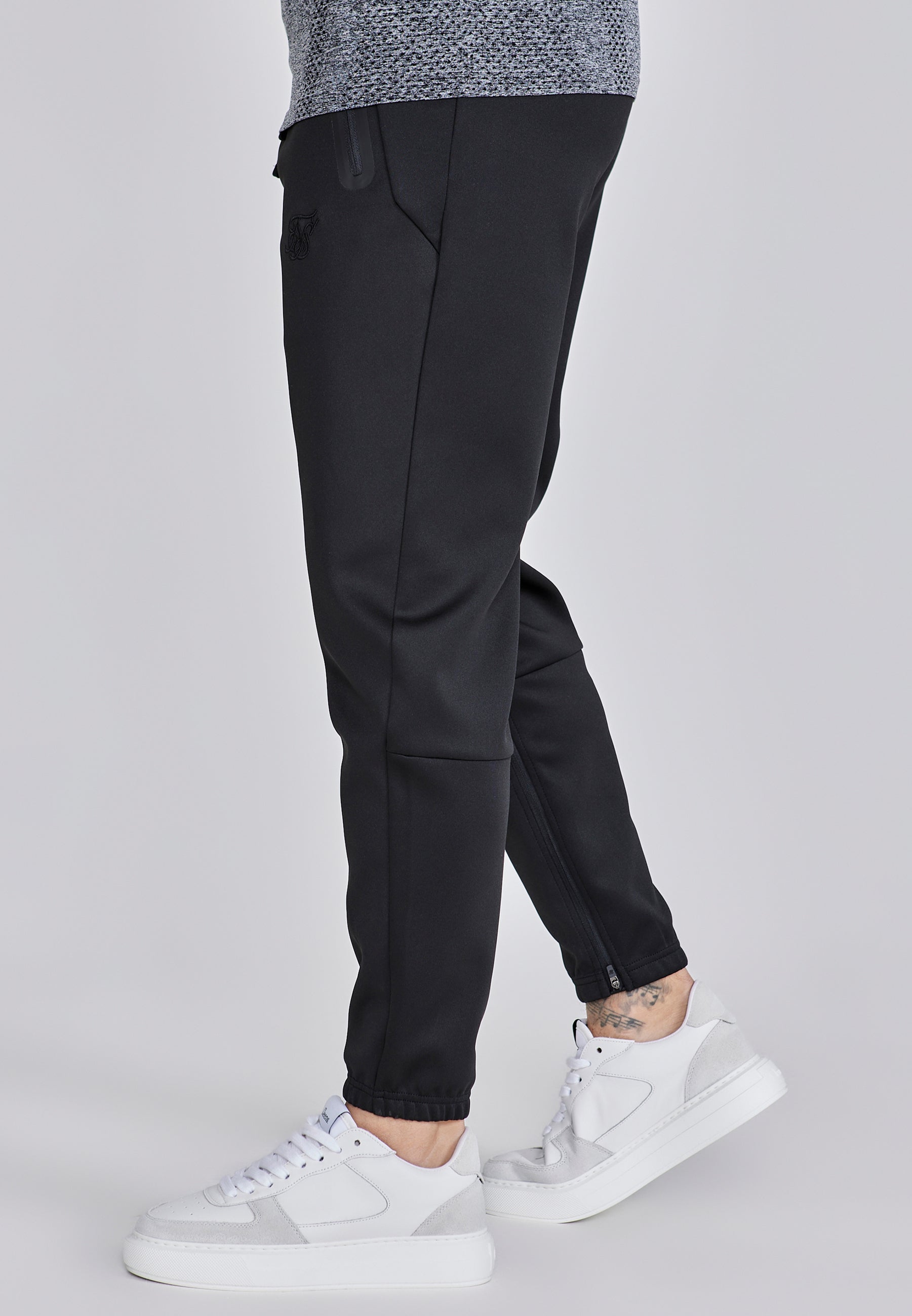 Joggers Tapered in nero Pantaloni SikSilk