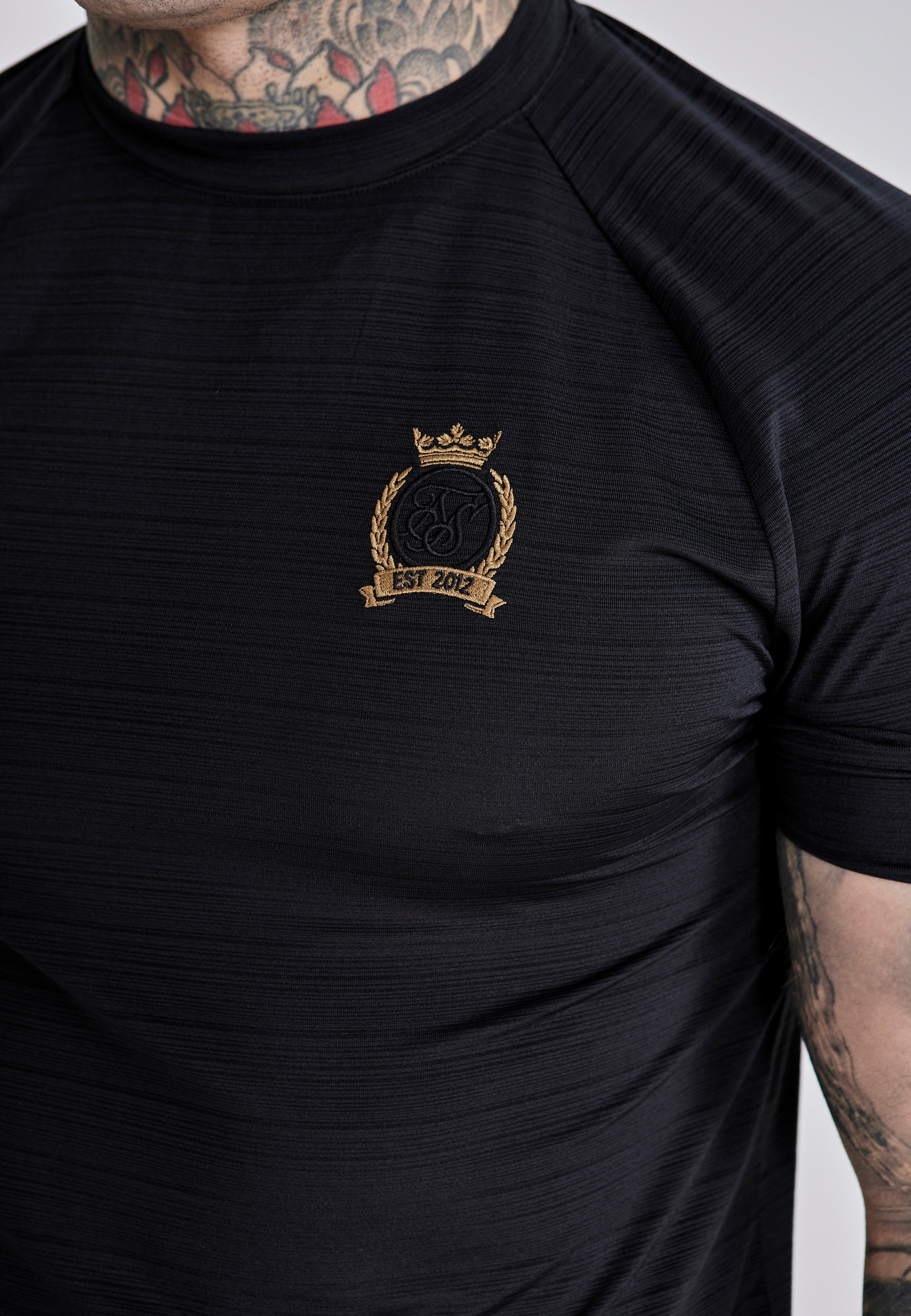 Maglietta Crest Tech in nero Magliette SikSilk