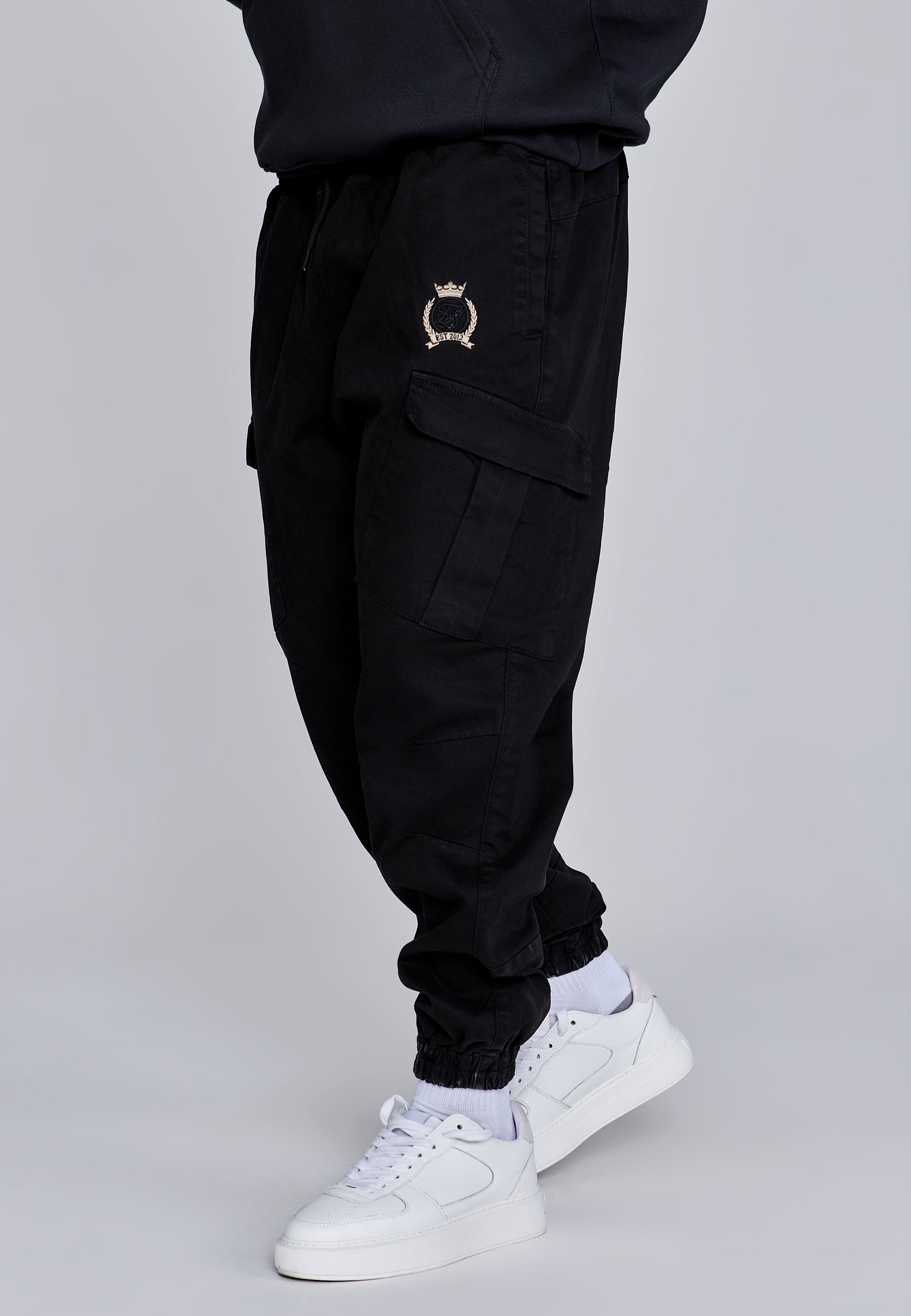 Pantaloni slim fit Cargos in nero SikSilk