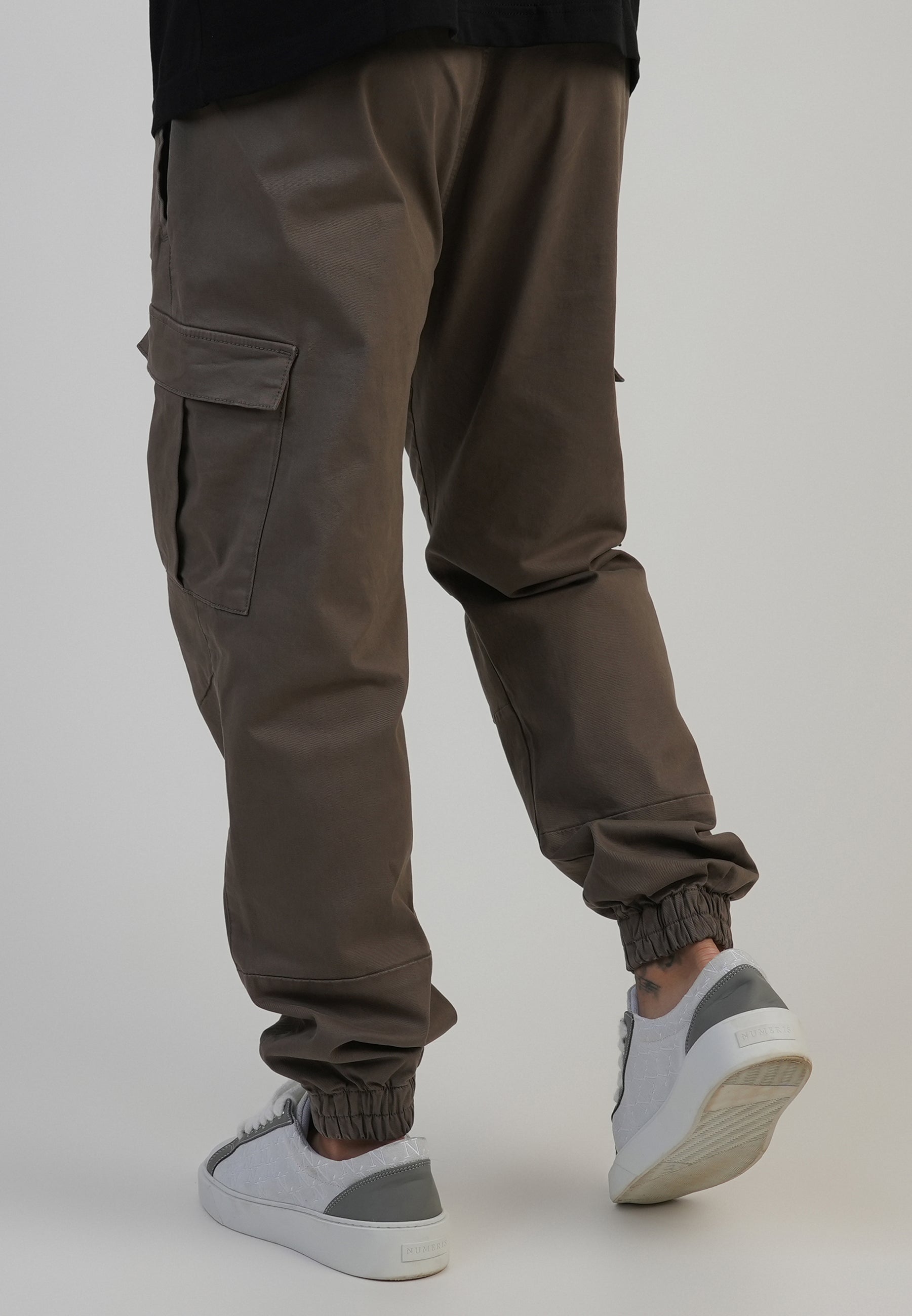 Pantaloni slim fit Cargos in marrone SikSilk