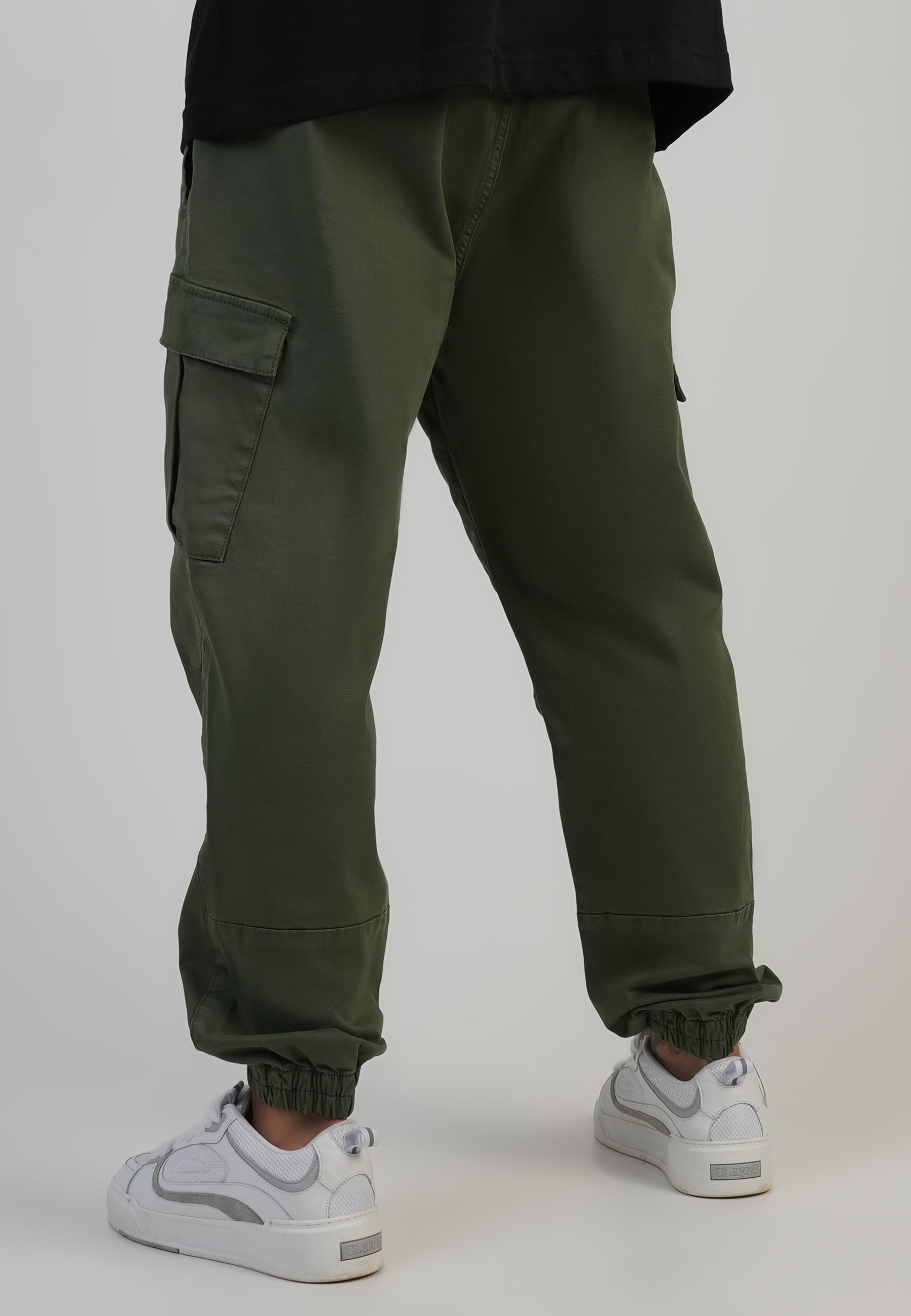 Pantaloni slim fit Cargos in verde cachi SikSilk