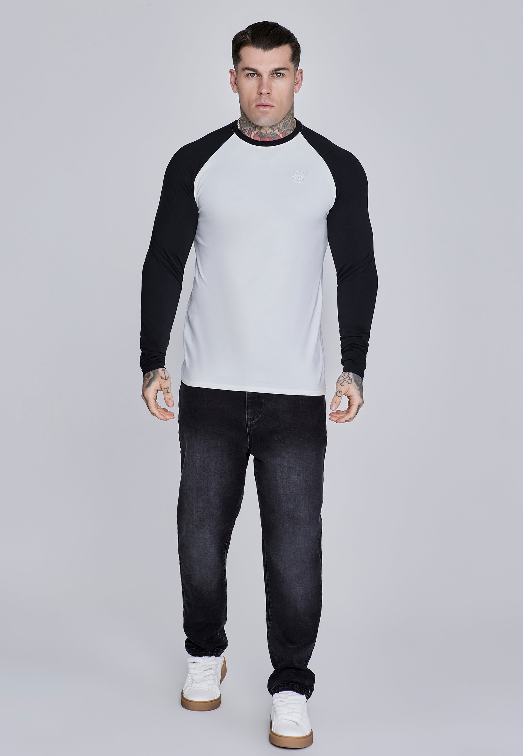 Maglietta Muscle Fit in Bianco, Nero Magliette SikSilk