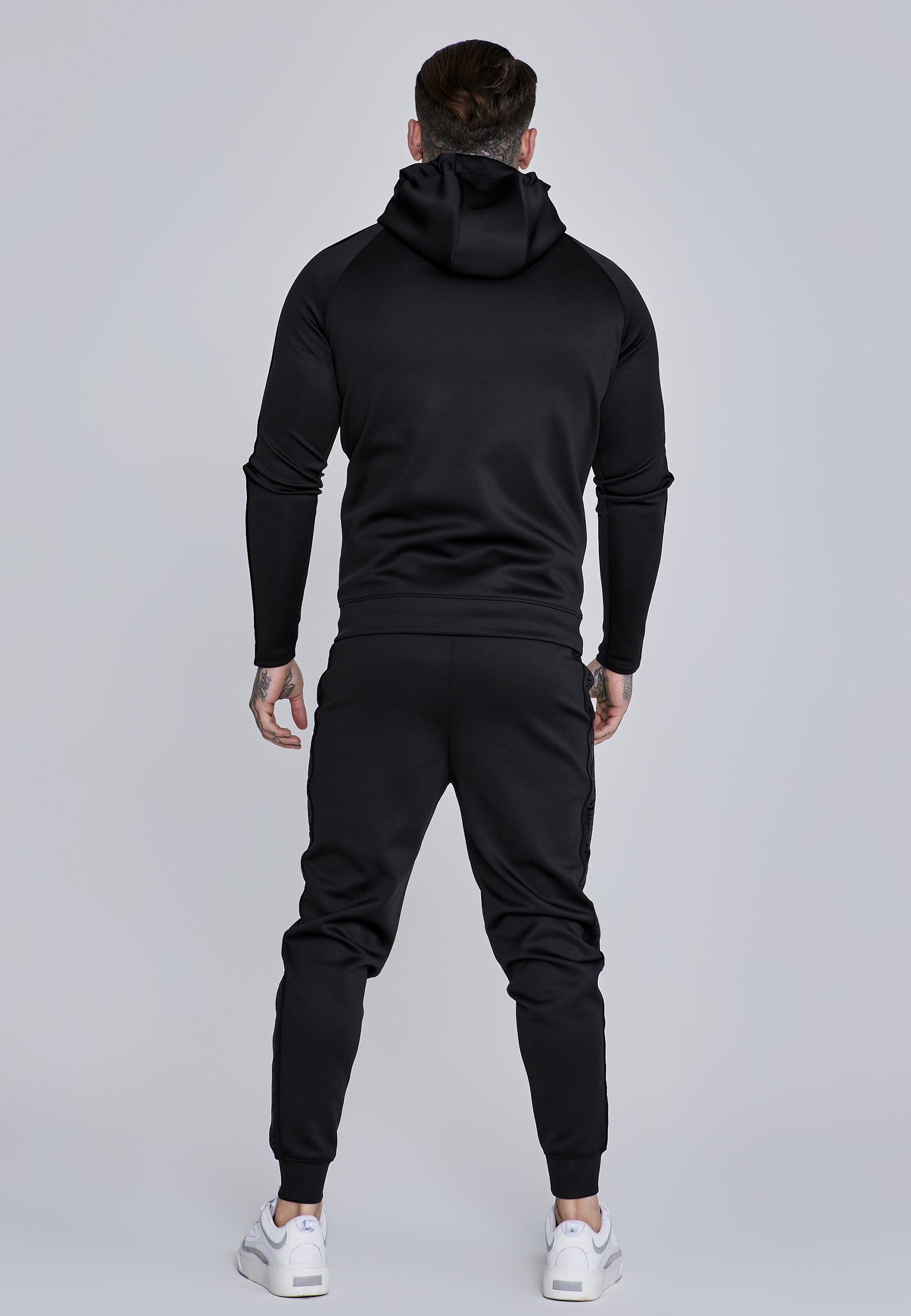 Set Felpa con cappuccio e Joggers in nero SikSilk