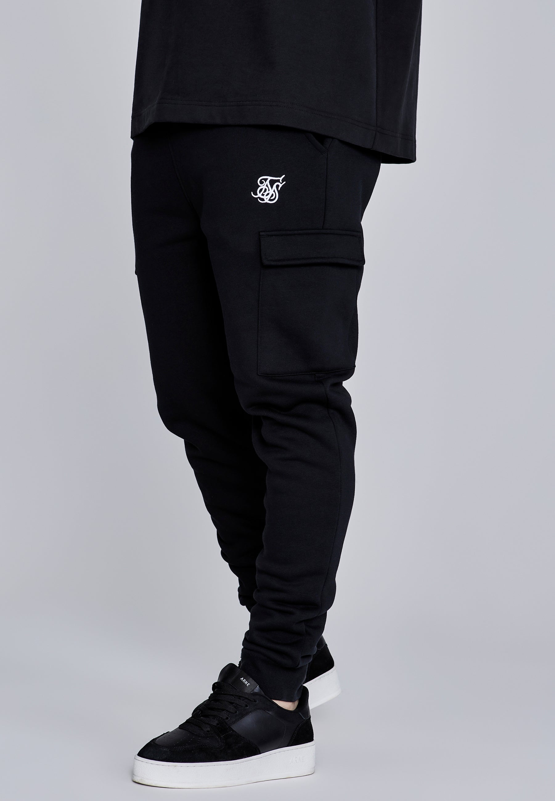 Joggers Cargo Essentials in nero Pantaloni SikSilk