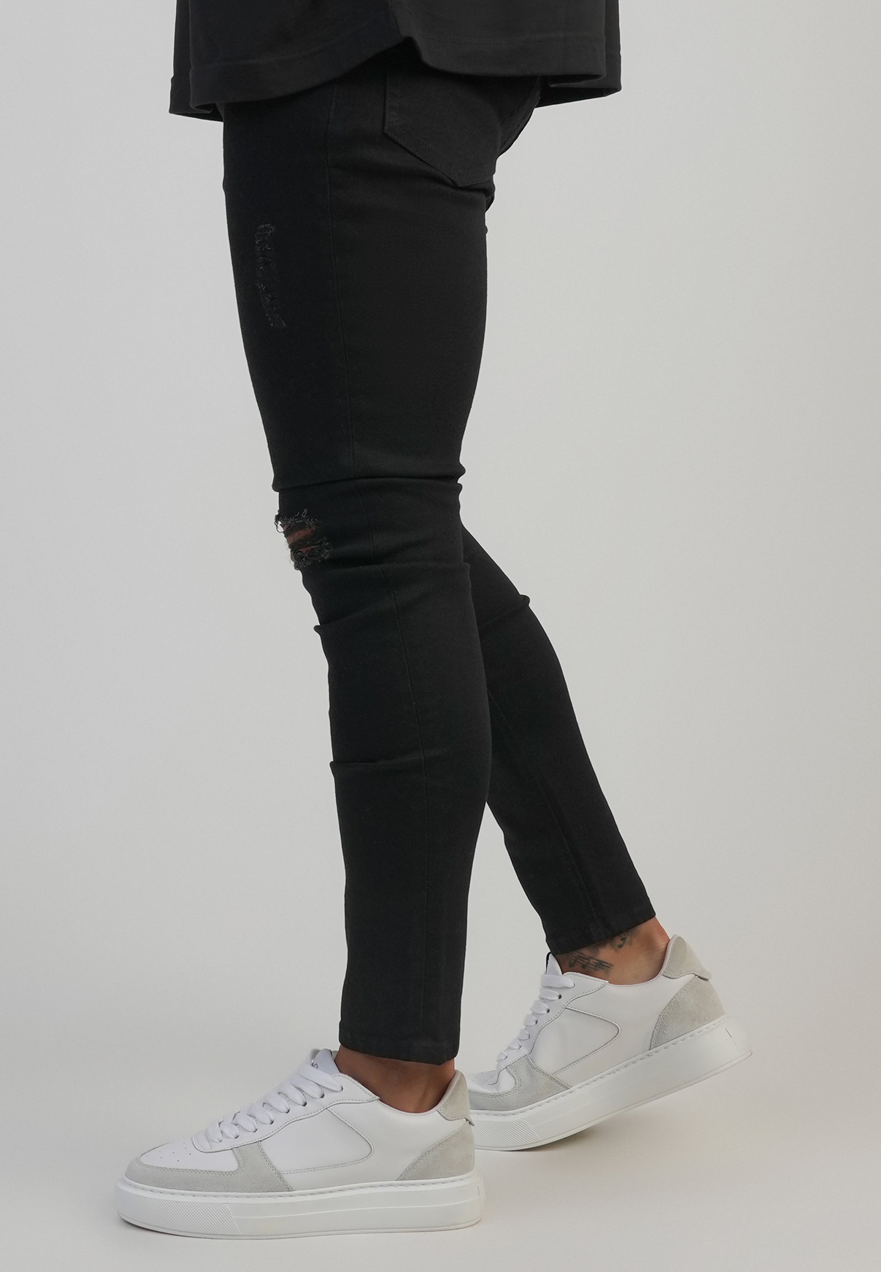 Jeans skinny invecchiati in nero SikSilk