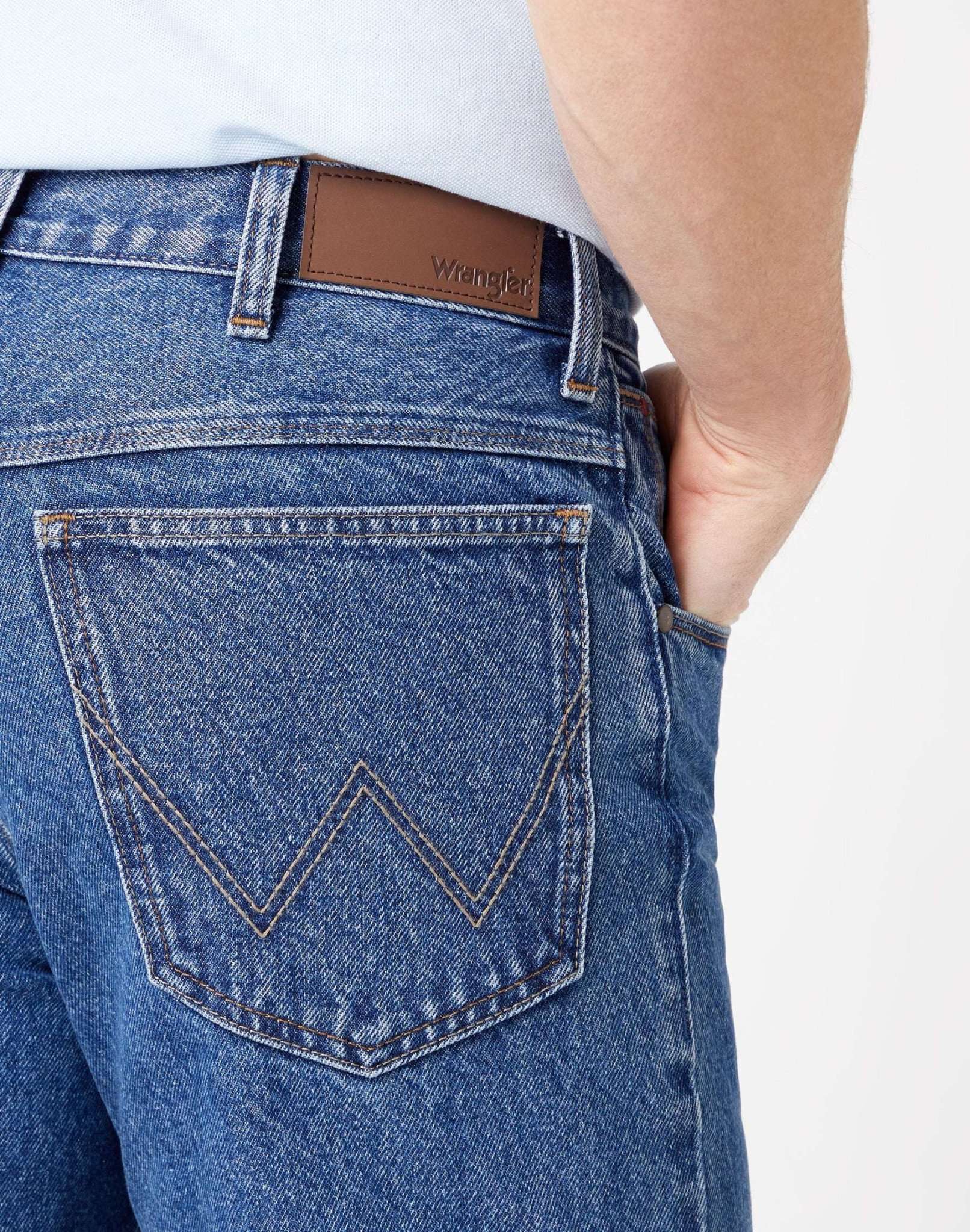 Jeans dritti non elasticizzati con lavaggio a pietra medio Wrangler   