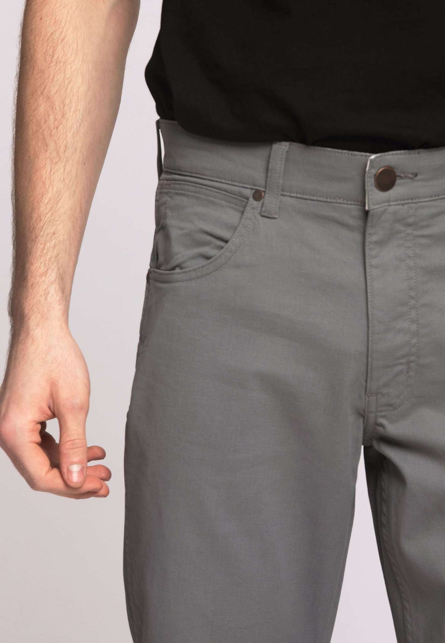 Greensboro Twill in Iron Grey Pantaloni Wrangler   