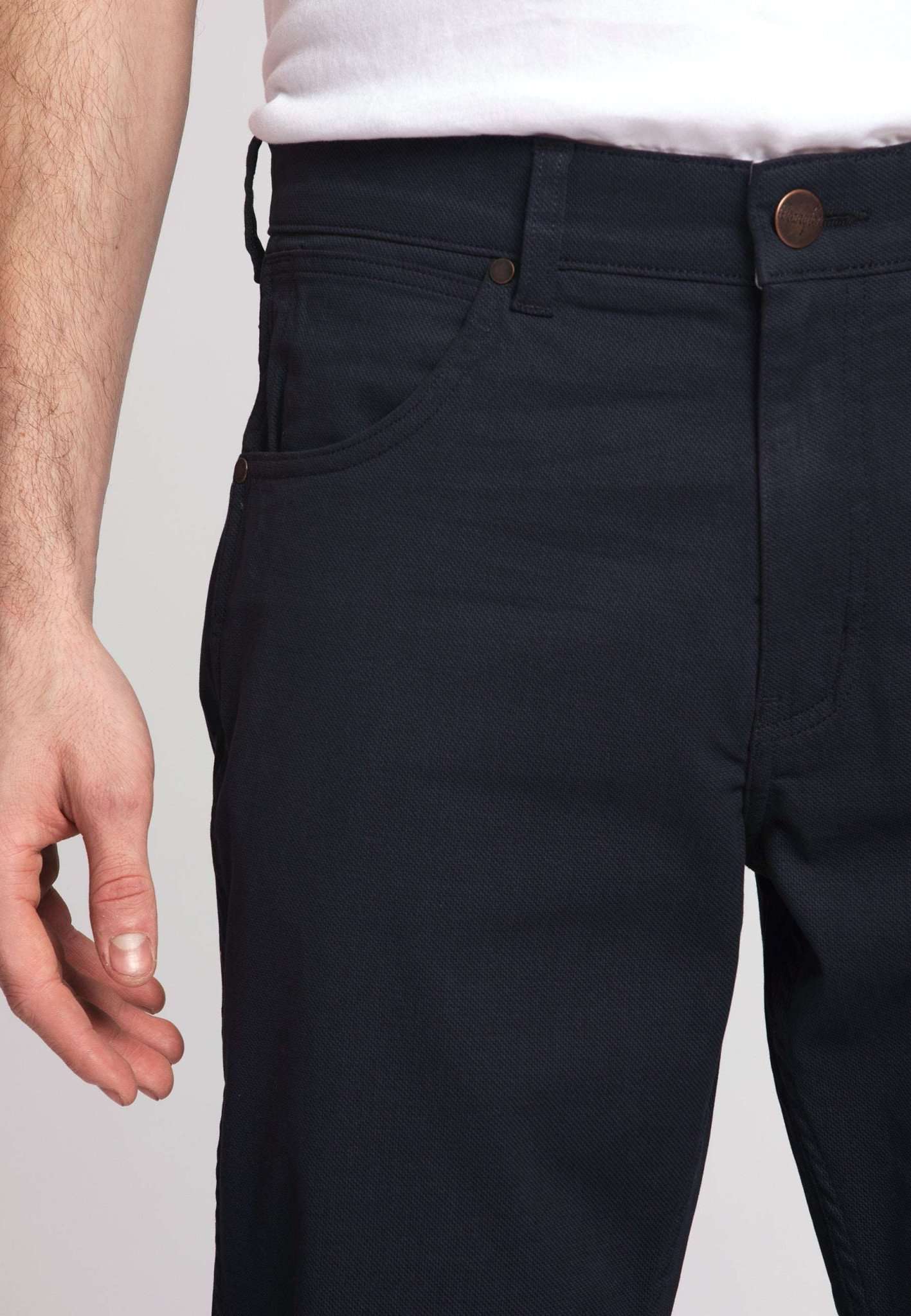 Greensboro Twill in pantaloni navy scuro Wrangler   