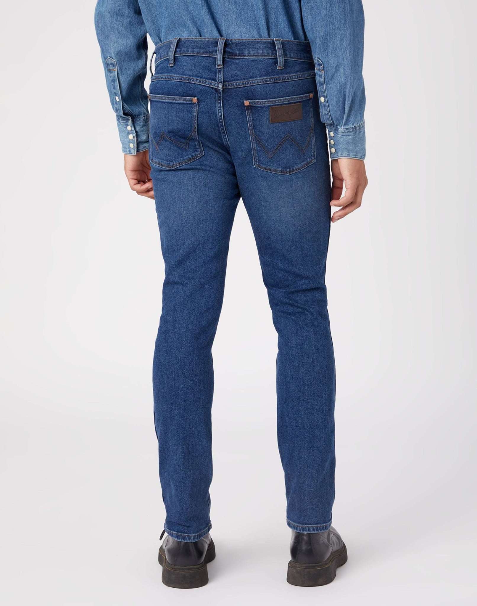 Larston Low Stretch in The Rock Jeans Wrangler   