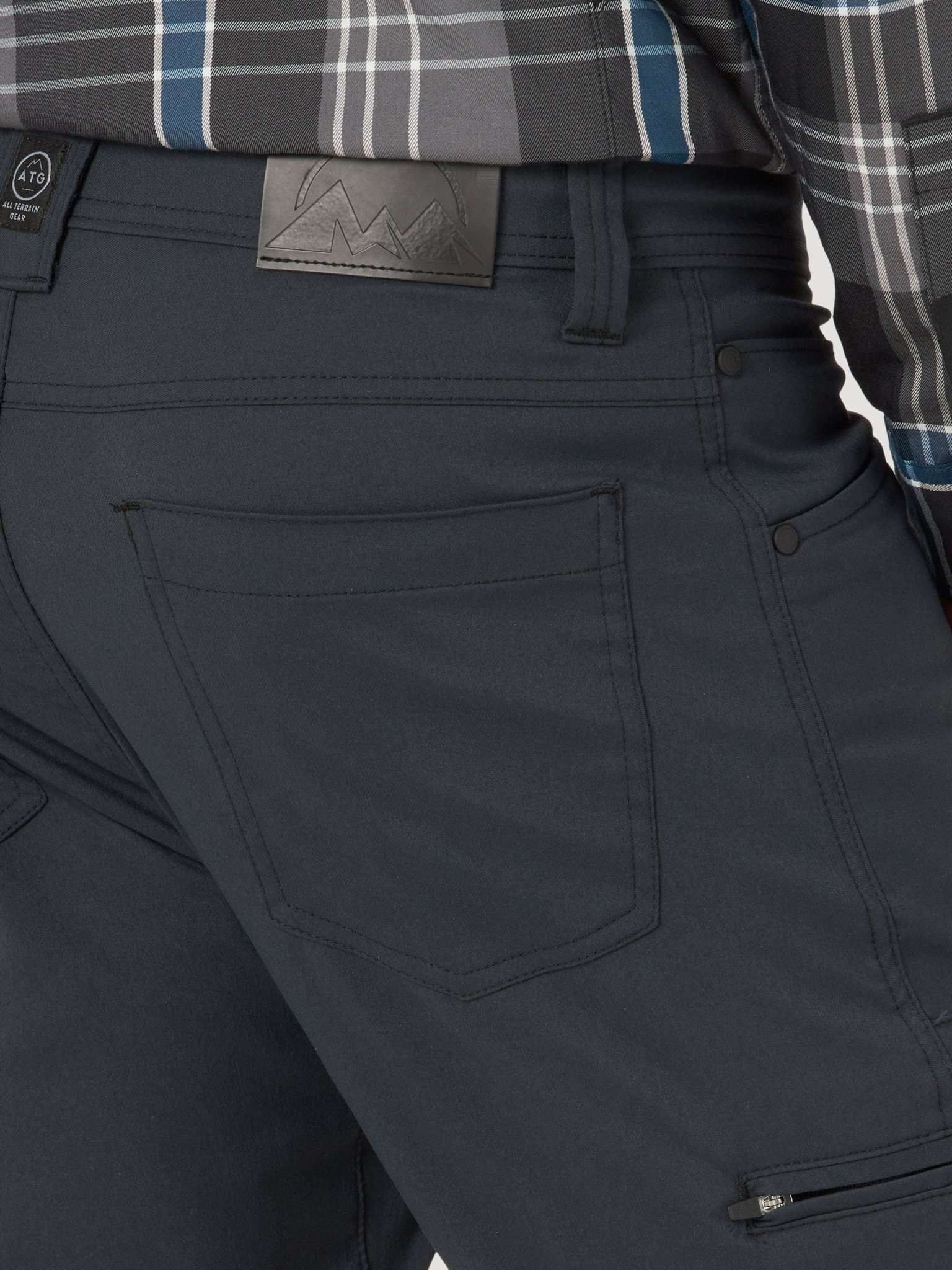 Pantaloni Utility sintetici All Terrain Gear in Caviale Pantaloni Wrangler   