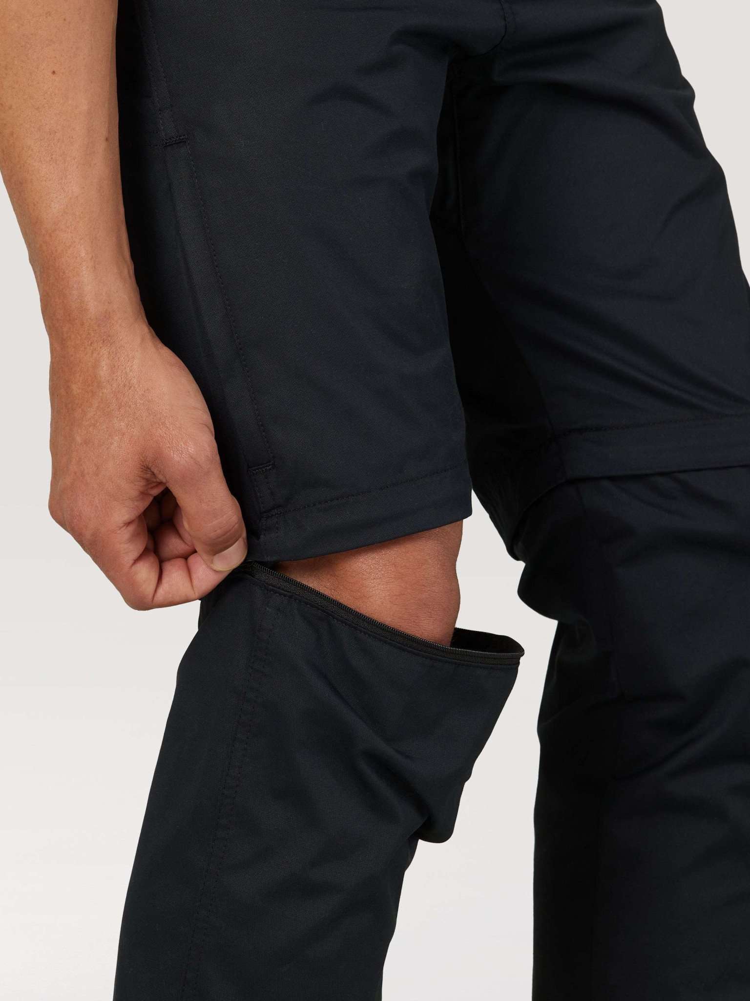 All Terrain Gear Packable Zipoff Cargo in Nero Pantaloni Wrangler   