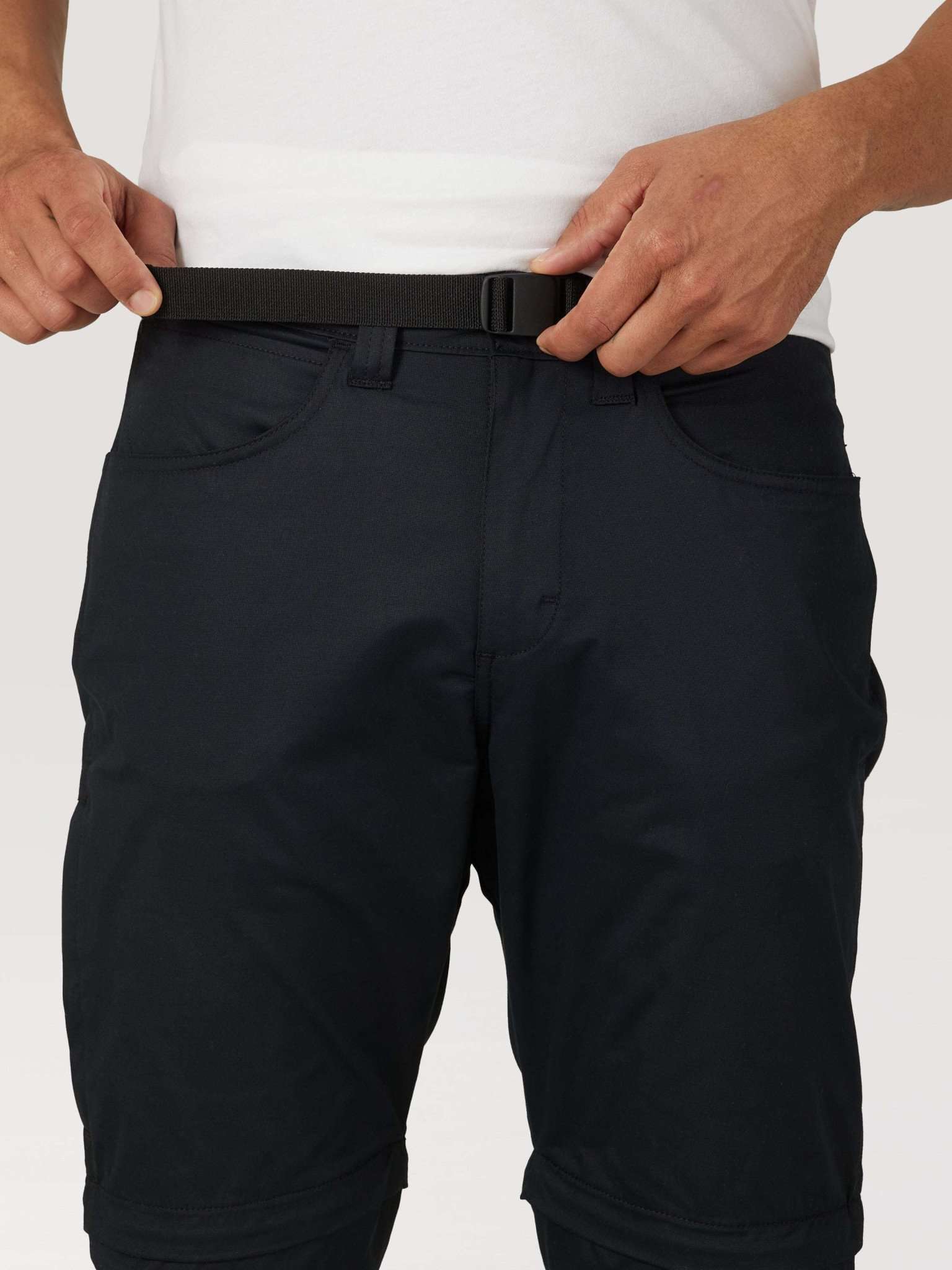 All Terrain Gear Packable Zipoff Cargo in Nero Pantaloni Wrangler   