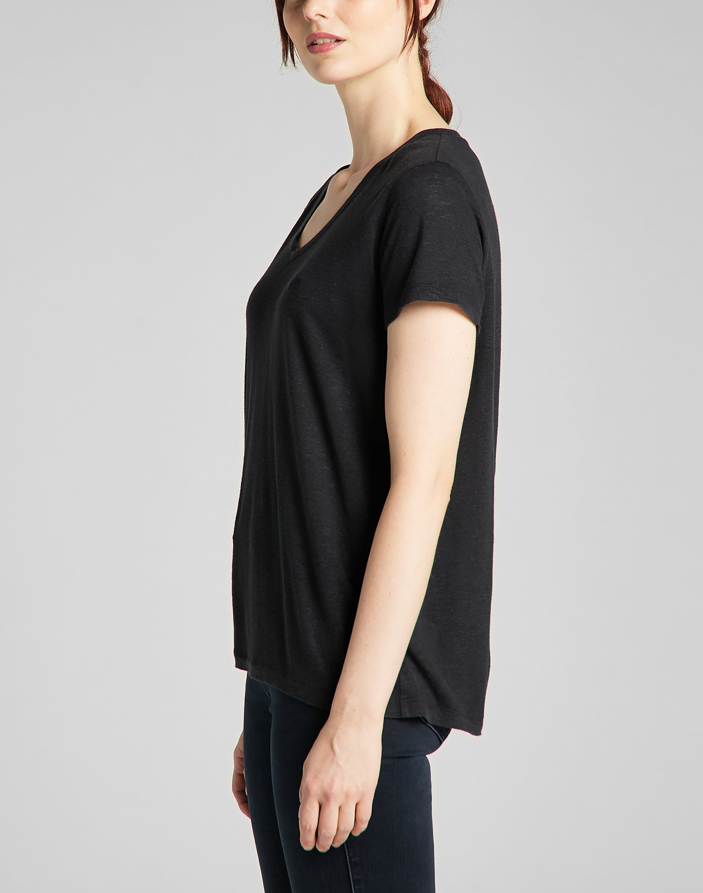 T-shirt con scollo a V in nero Lee   