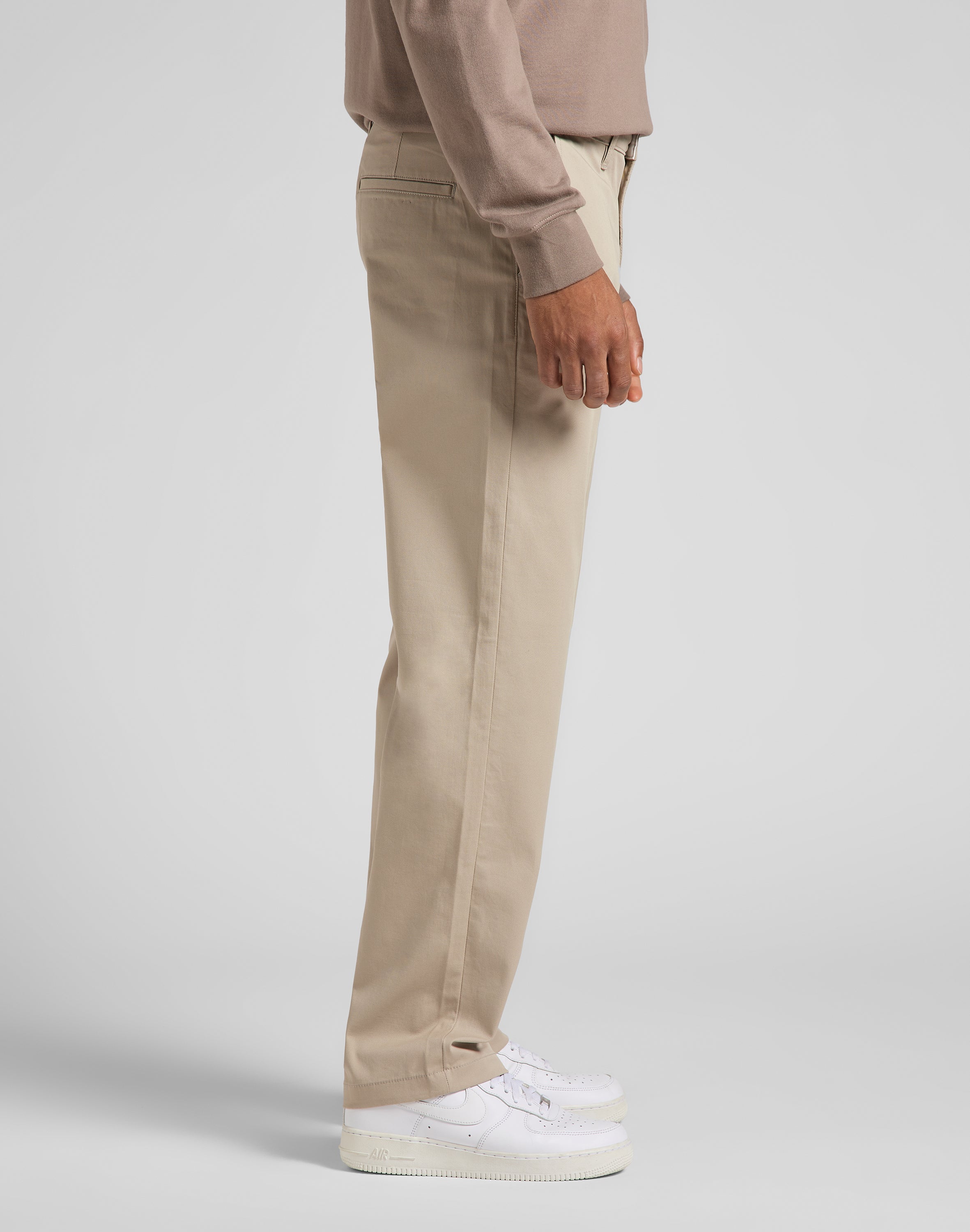 Pantaloni chino rilassati in pietra Lee   