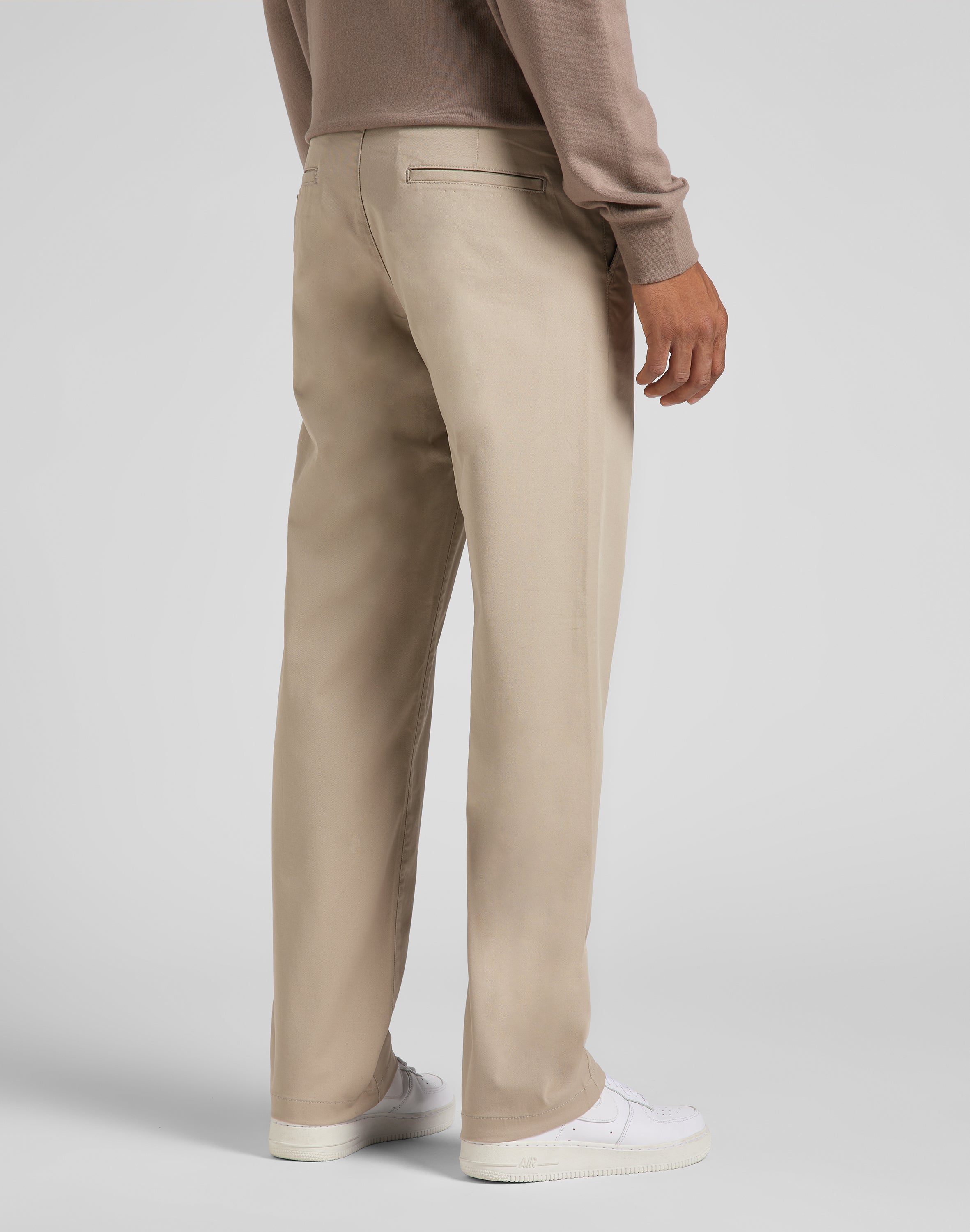 Pantaloni chino rilassati in pietra Lee   