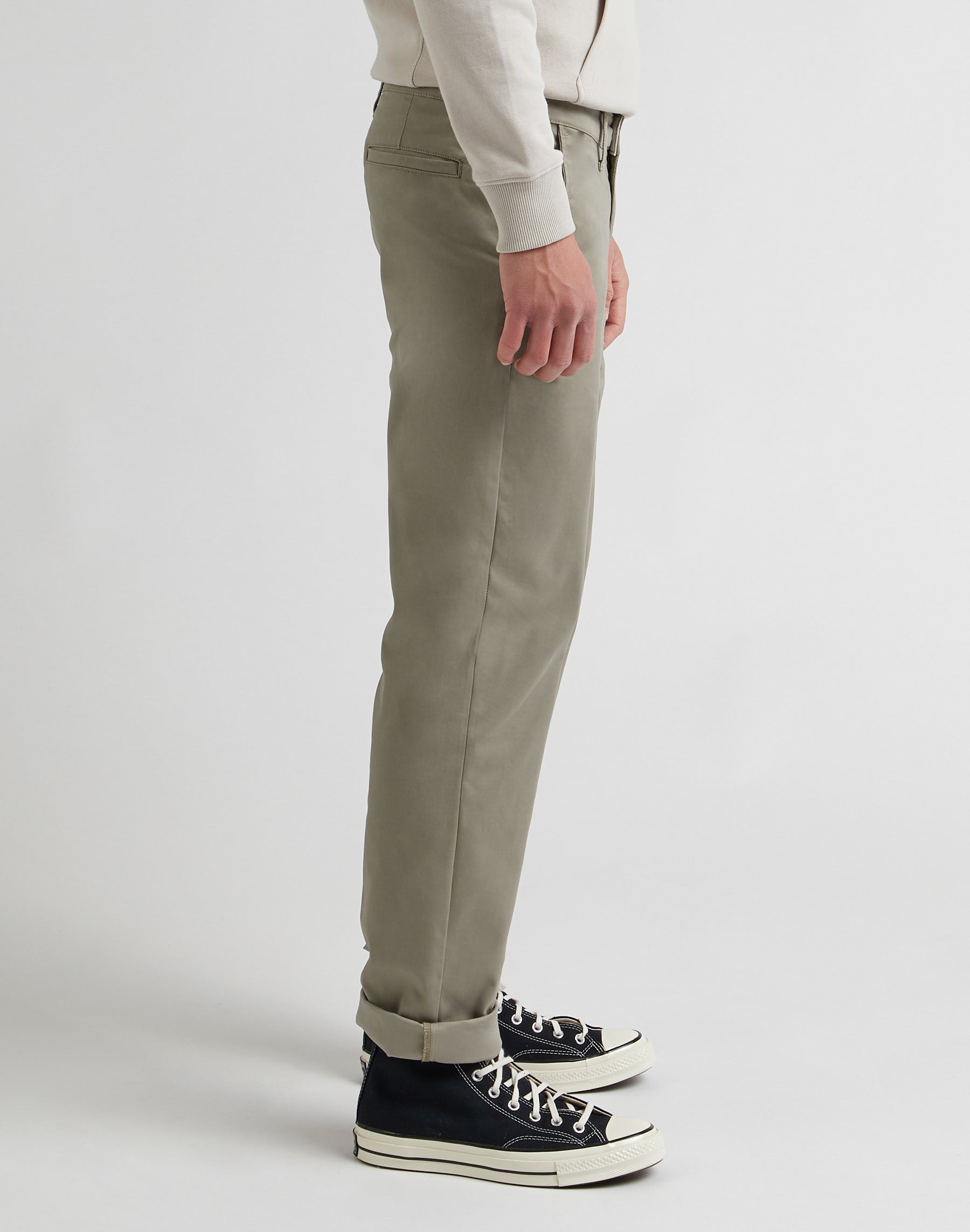 Pantaloni chino regular in Mushroom Lee   