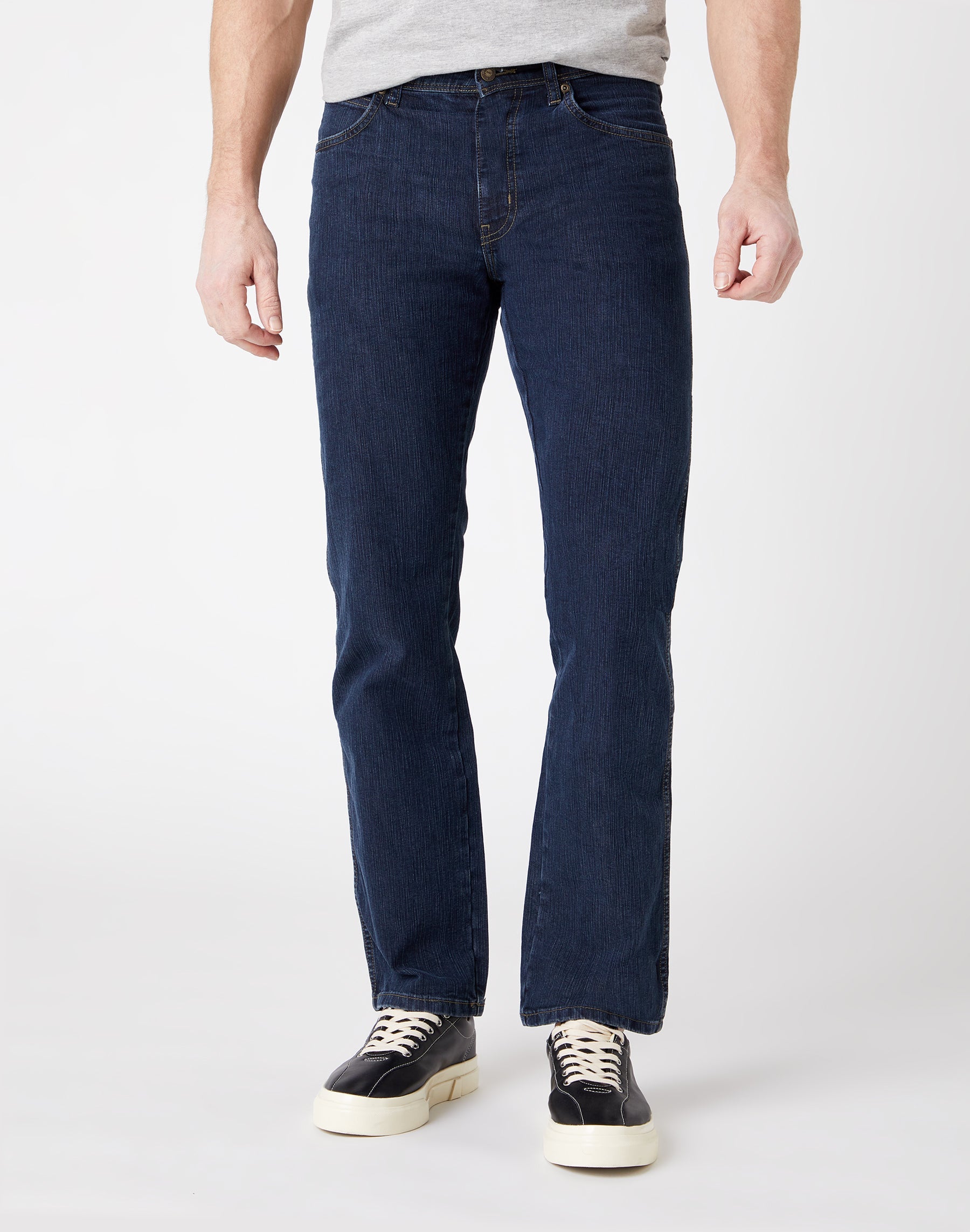 Jeans Wrangler Regular Fit Medium Stretch in Darkstone   