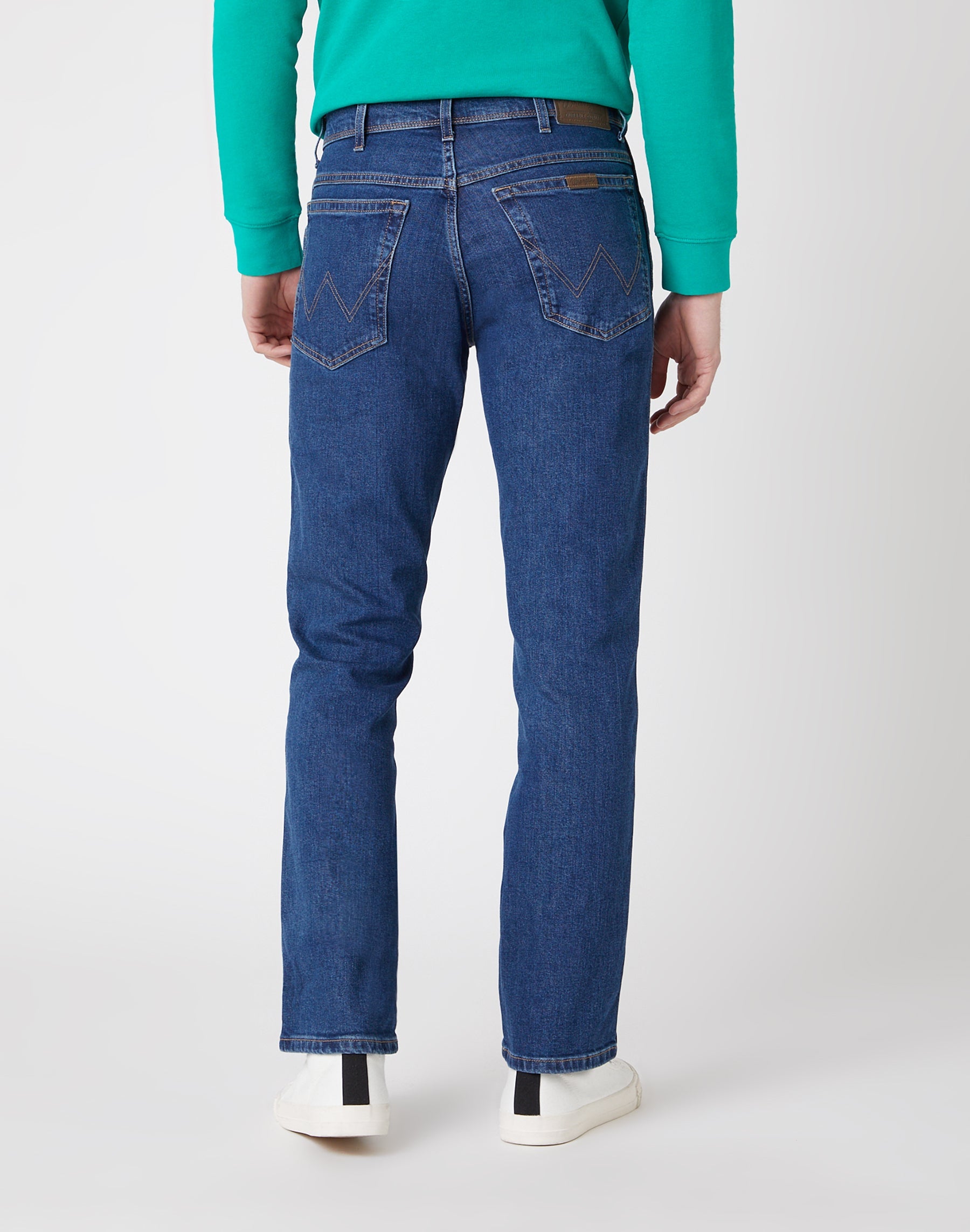 Jeans Wrangler Regular Fit Low Stretch in Darkstone   