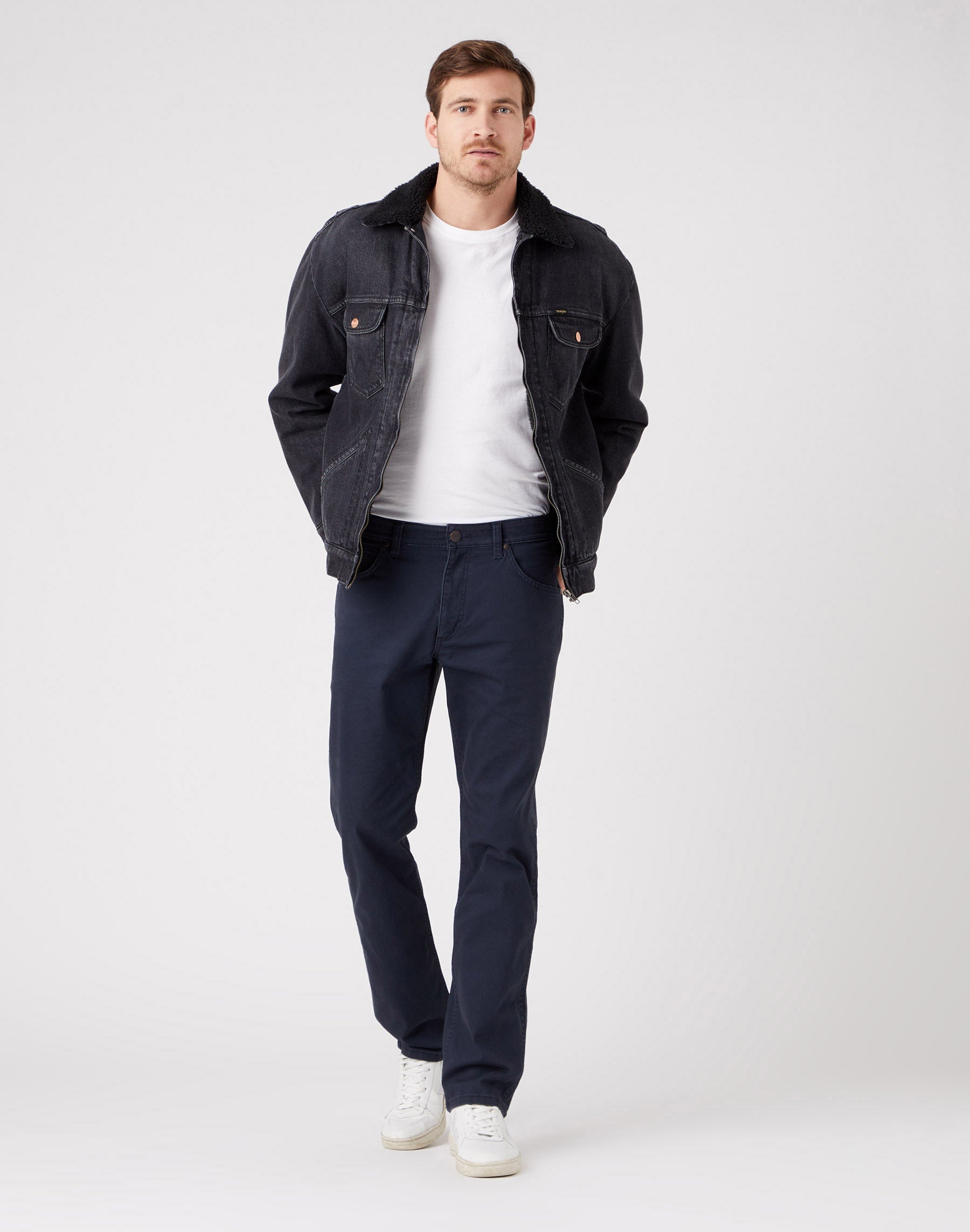 Pantaloni Greensboro Low Stretch in Dark Navy Wrangler   