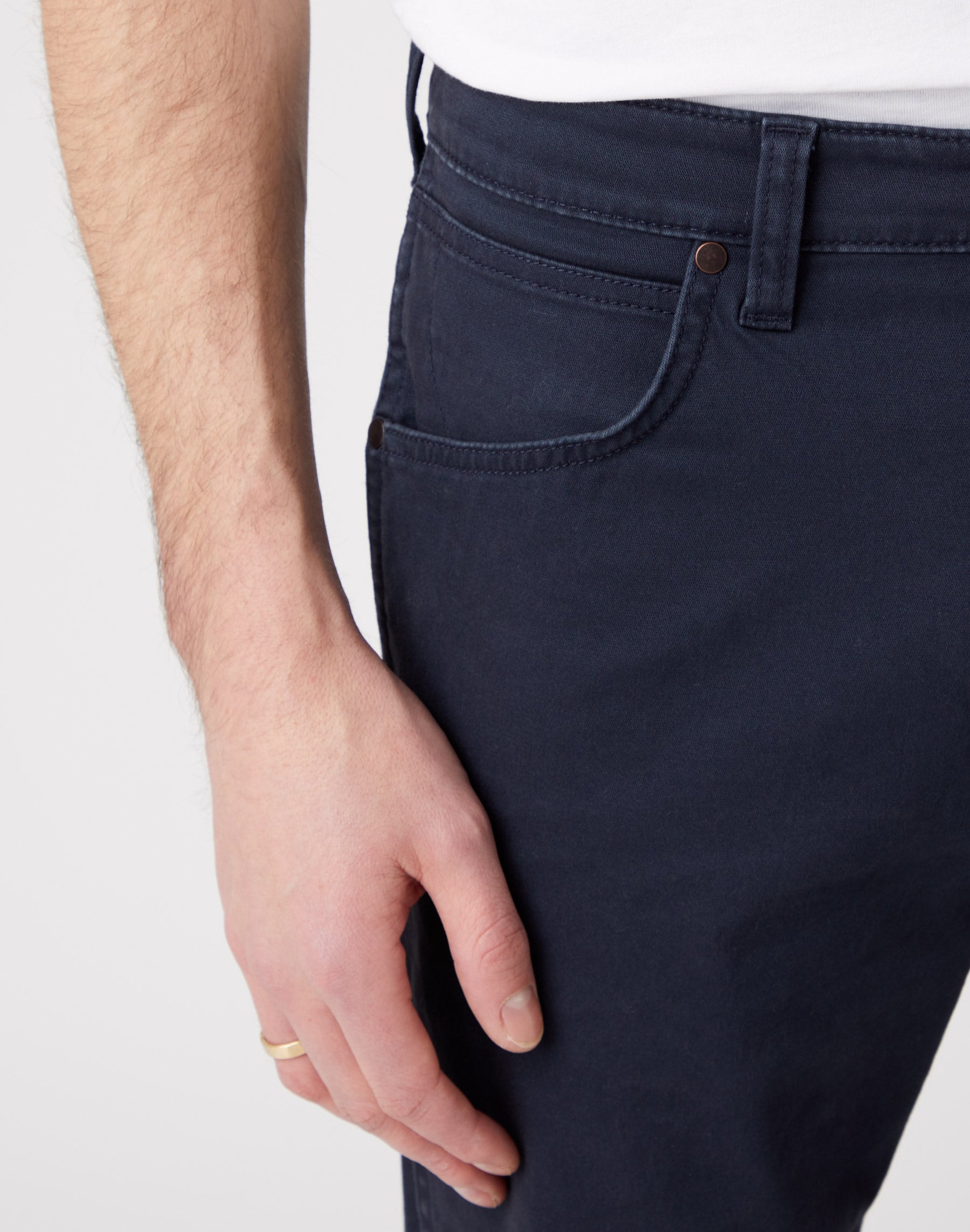 Pantaloni Greensboro Low Stretch in Dark Navy Wrangler   