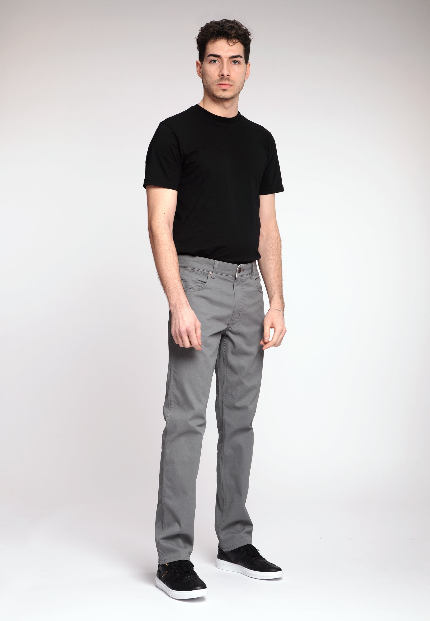 Greensboro Twill in Iron Grey Pantaloni Wrangler   