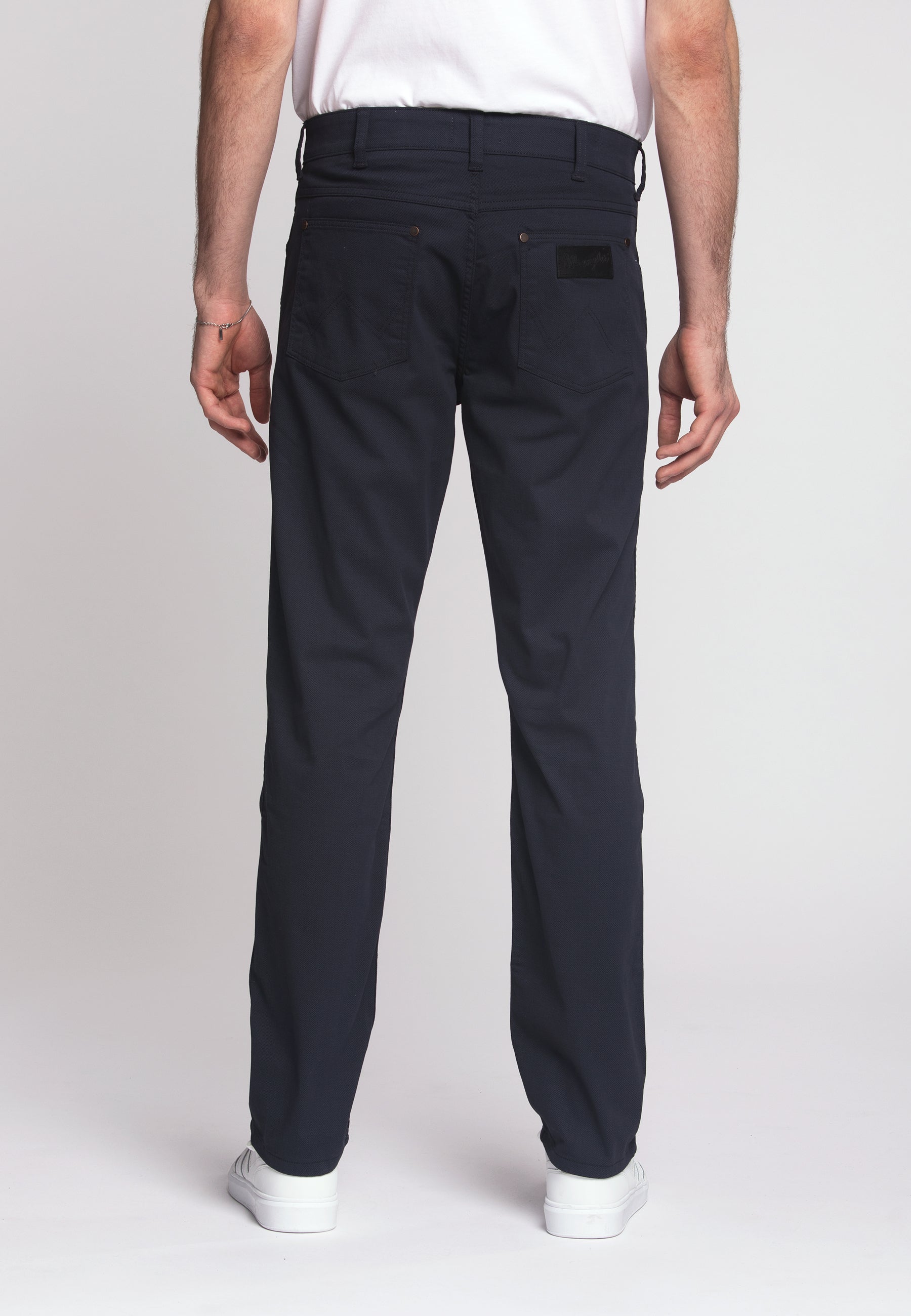 Greensboro Twill in pantaloni navy scuro Wrangler   