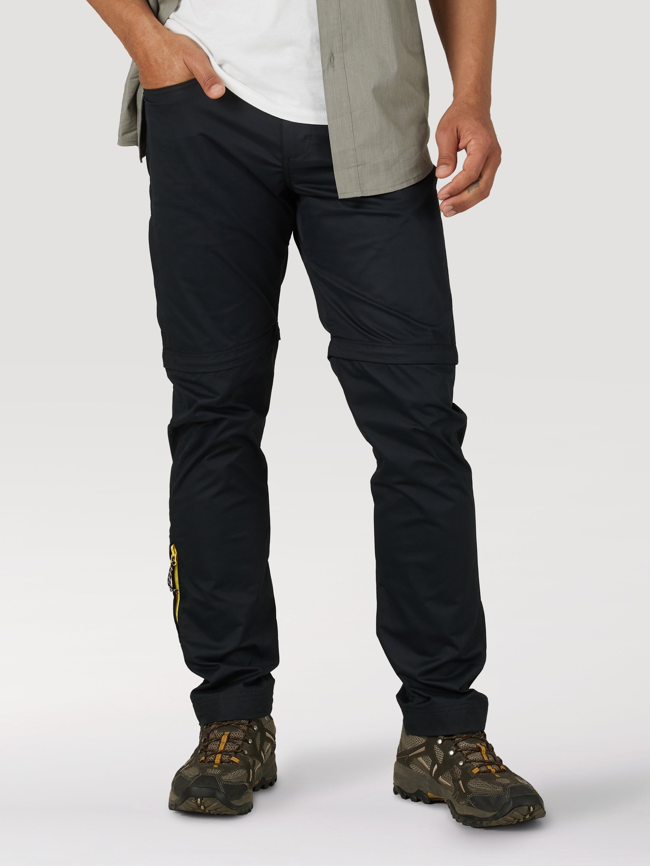 All Terrain Gear Packable Zipoff Cargo in Nero Pantaloni Wrangler   