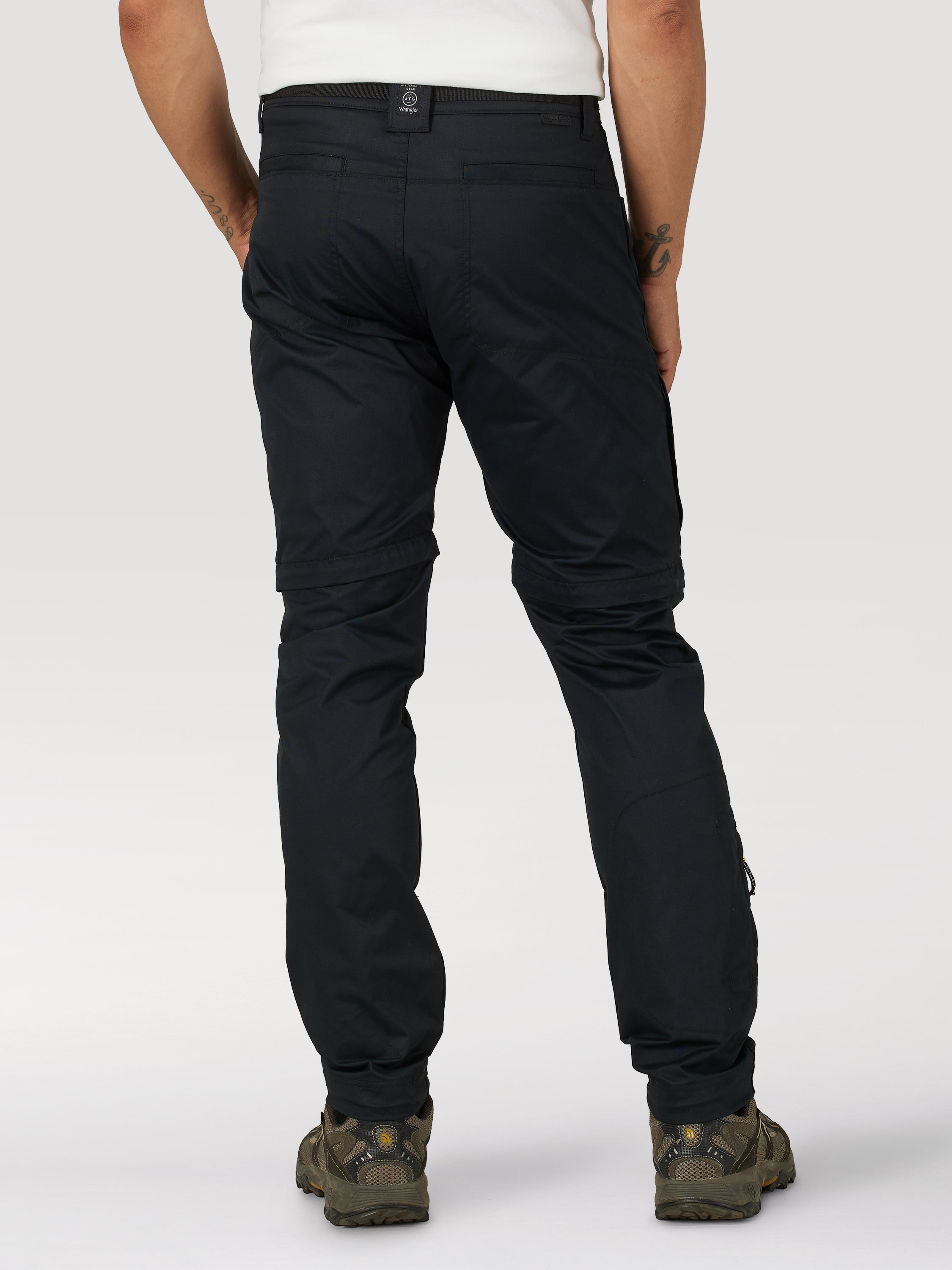 All Terrain Gear Packable Zipoff Cargo in Nero Pantaloni Wrangler   