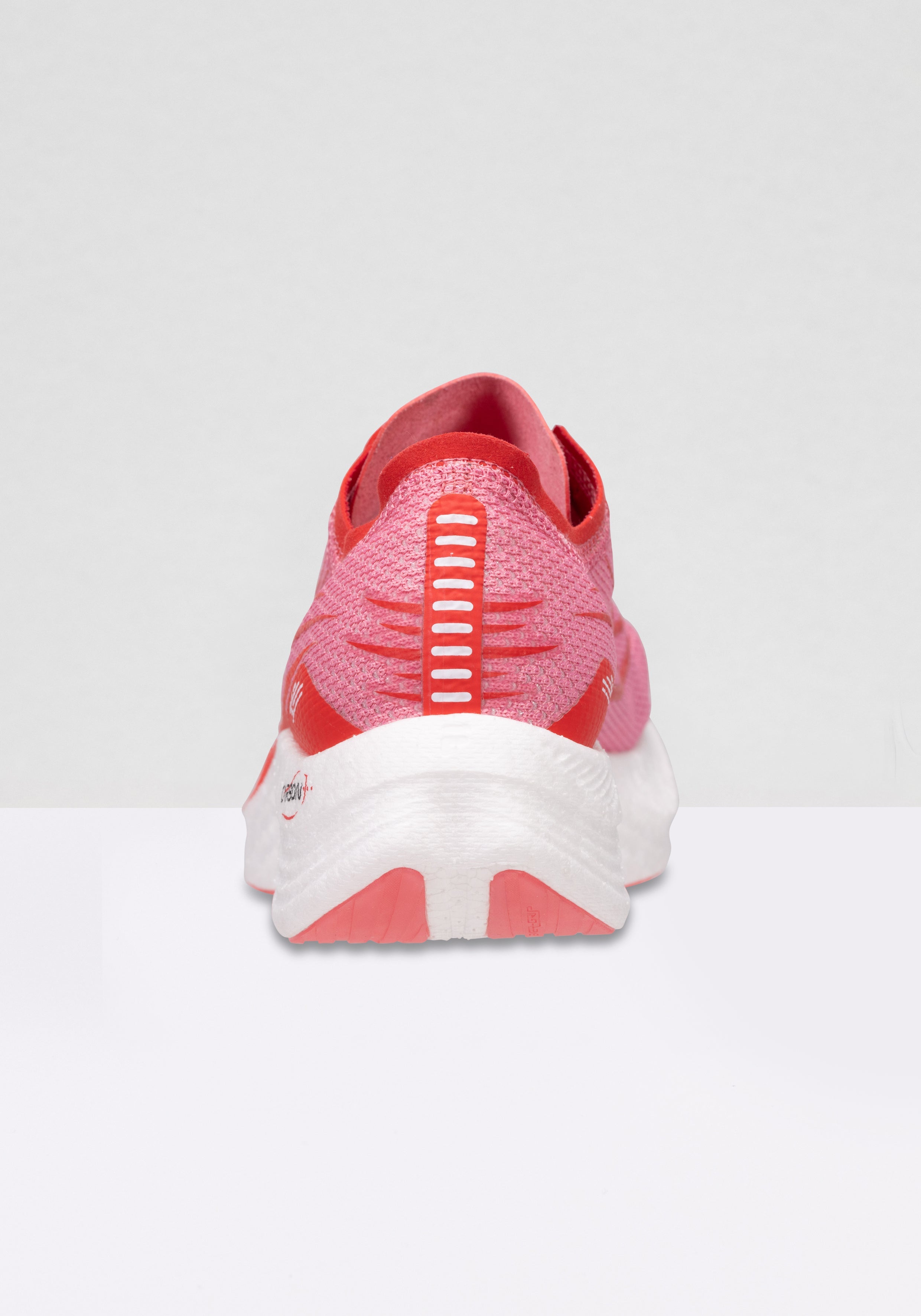 Astatine Wmn in Rosa Geranio-Rosso Fuoco Scarpe da corsa Fila   